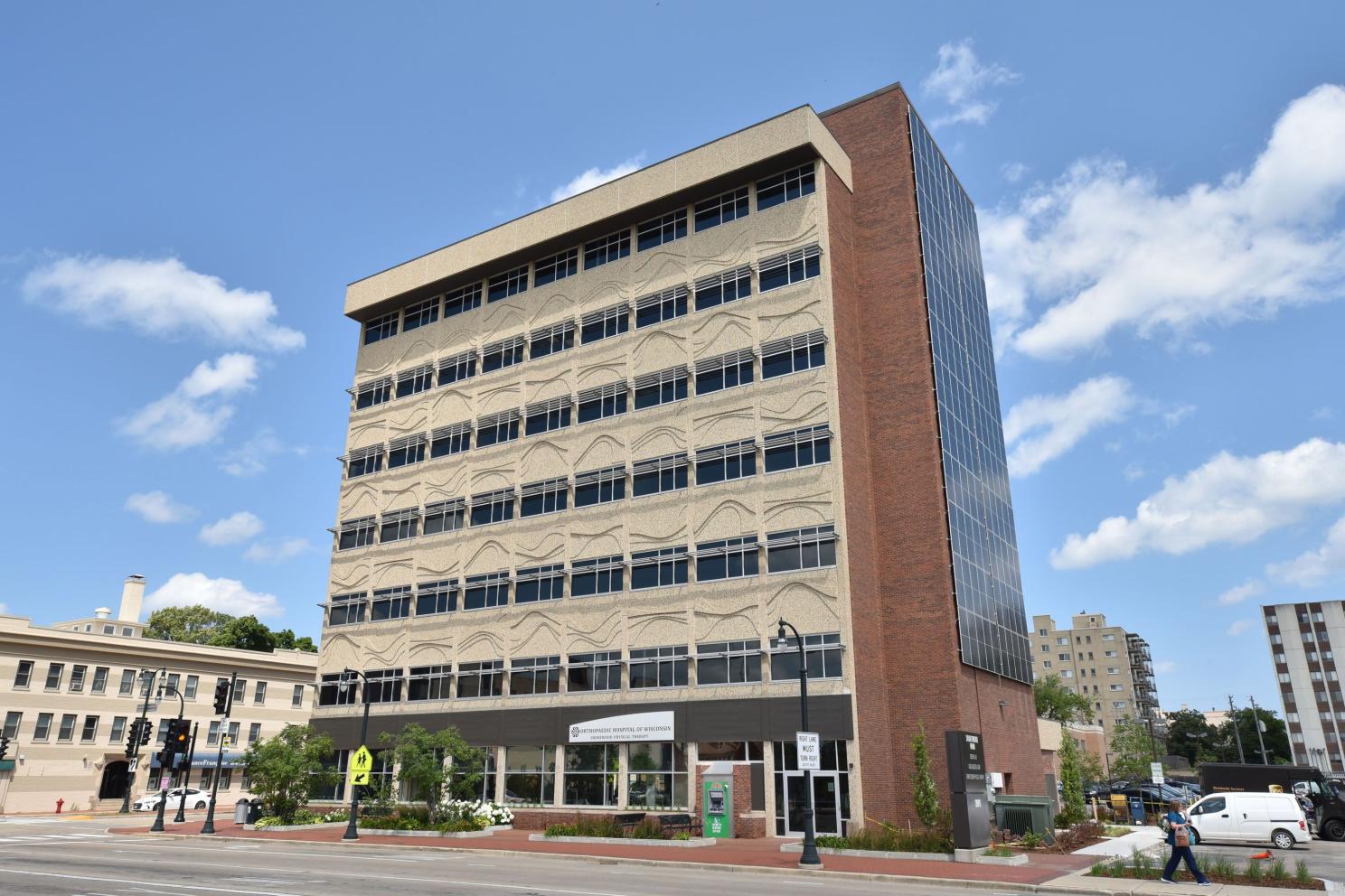 3970 N Oakland Ave, Shorewood, WI 53211