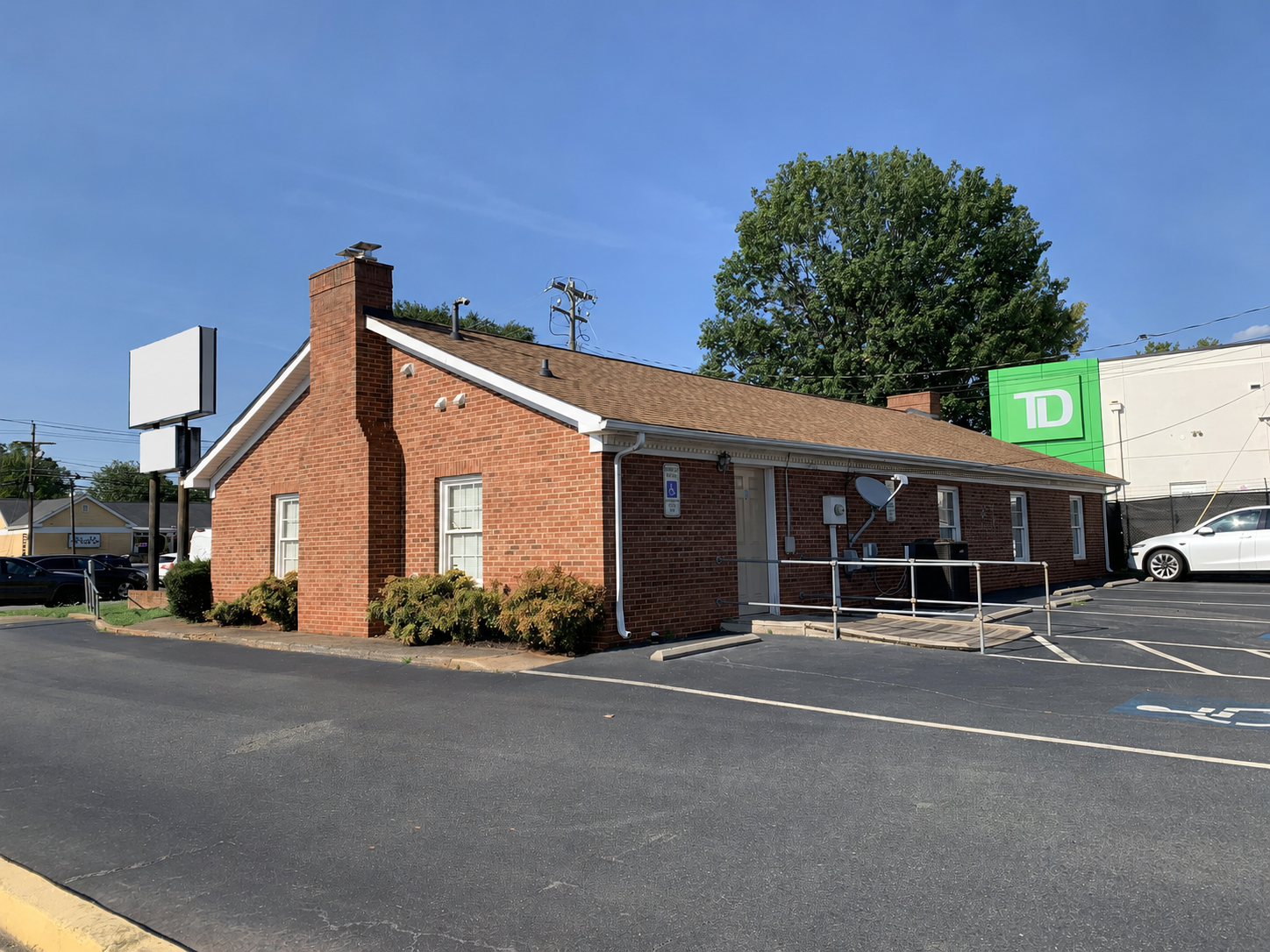 5010 ALBEMARLE RD CHARLOTTE NC, CHARLOTTE, NC 28205 For Lease | Crexi.com