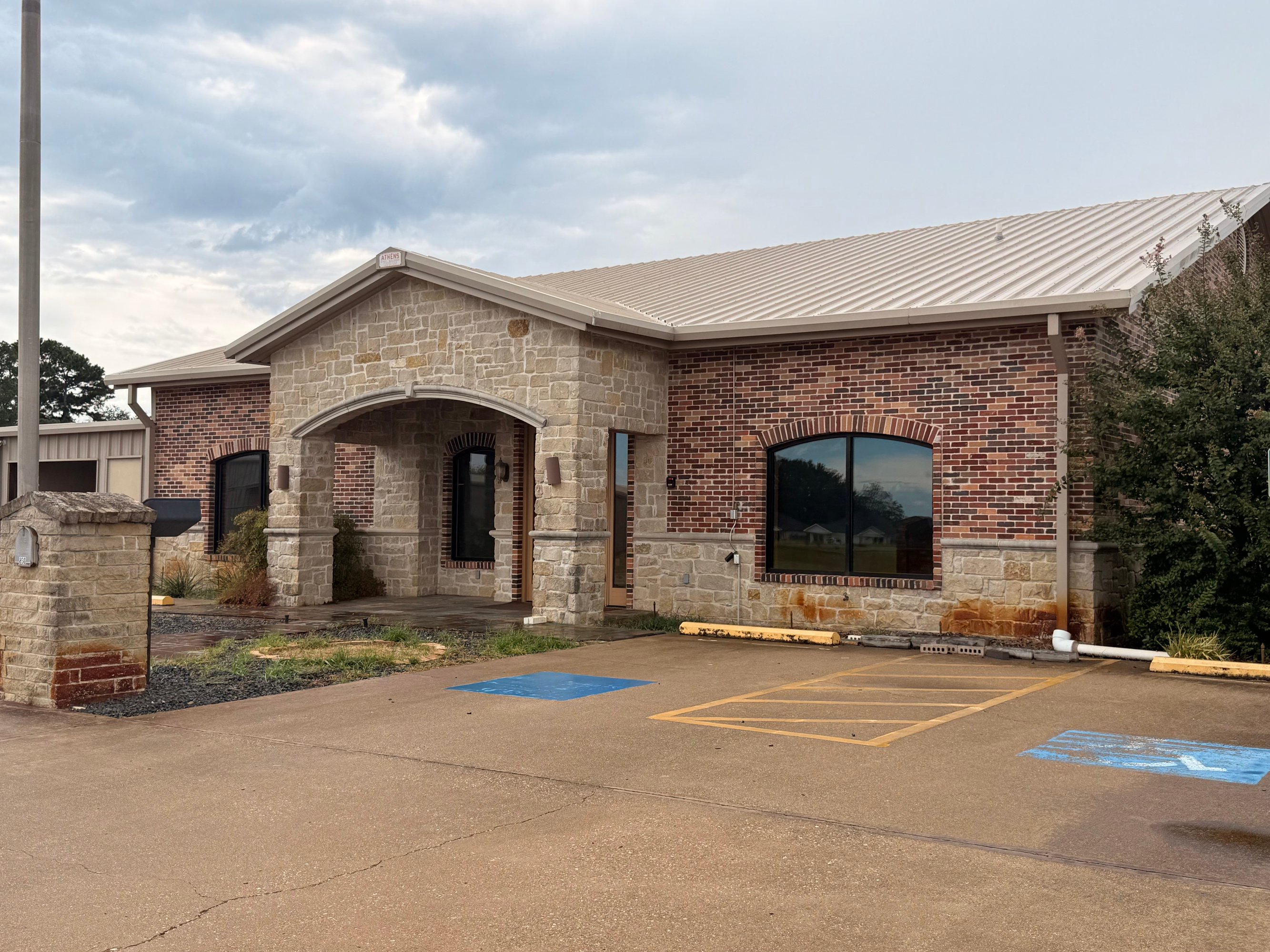 830 Southpark Cir, Athens, TX 75752