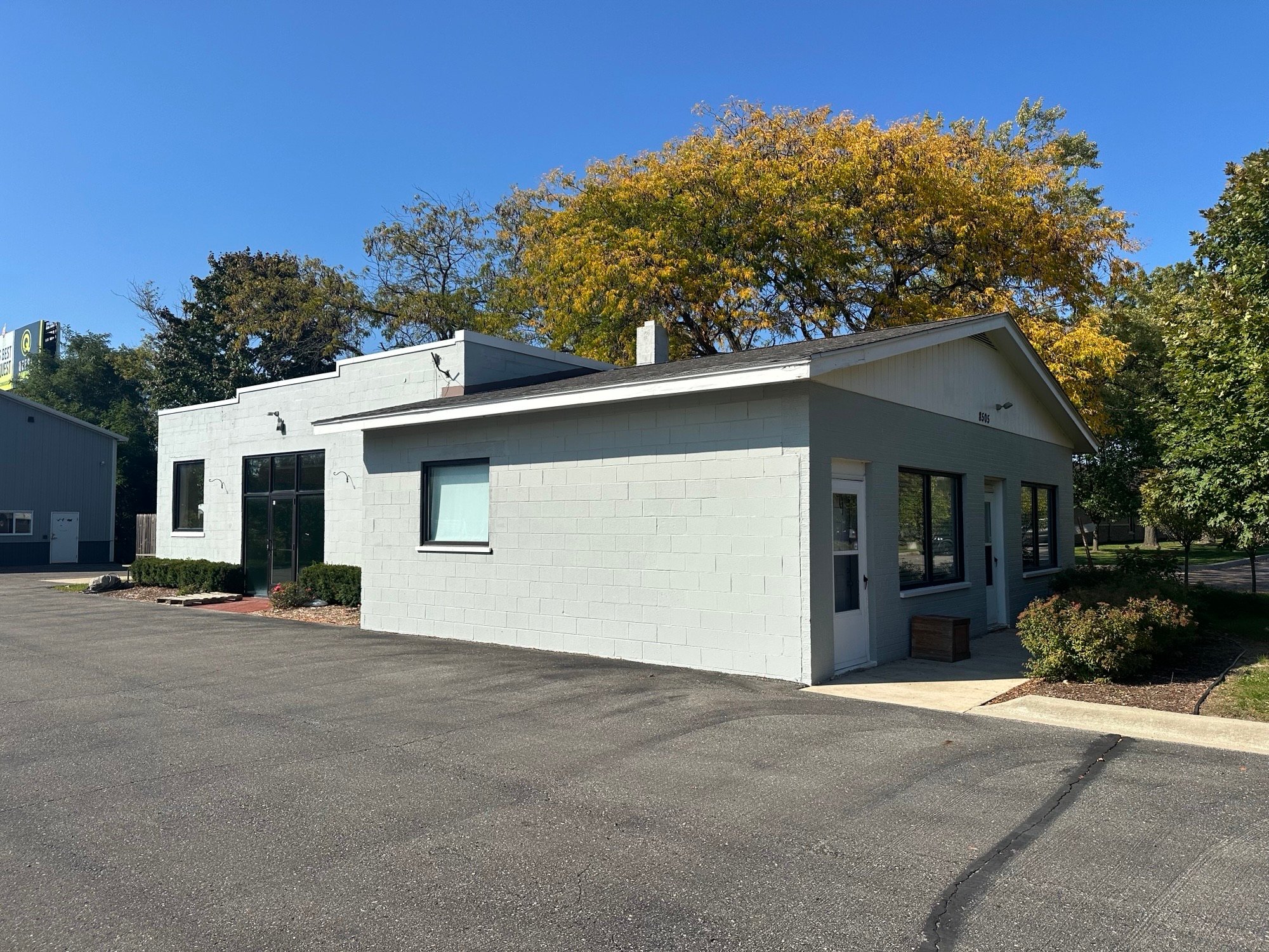 8505 Main St, Whitmore Lake, MI 48189
