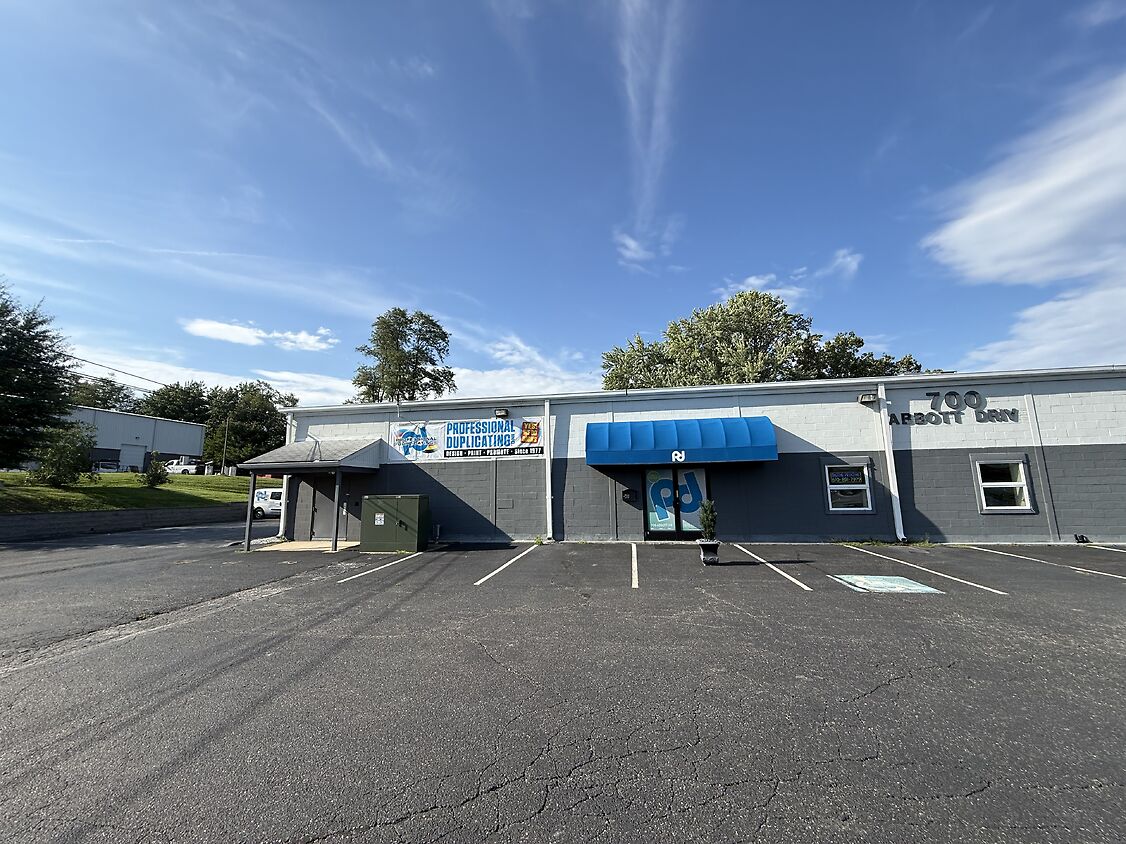 700 Abbott Dr, Broomall, PA 19008