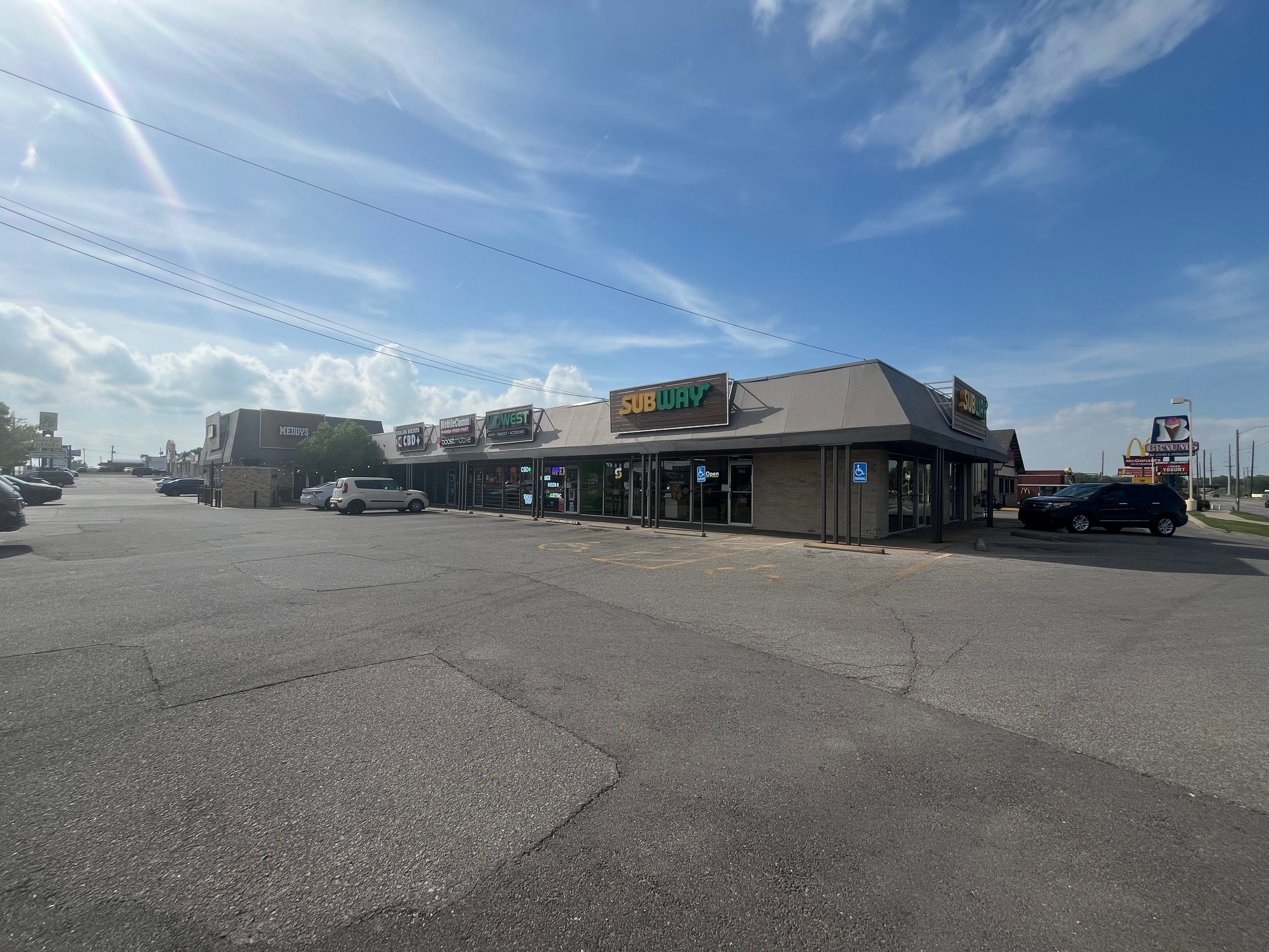 7800 E Harry St, Wichita, KS 67207