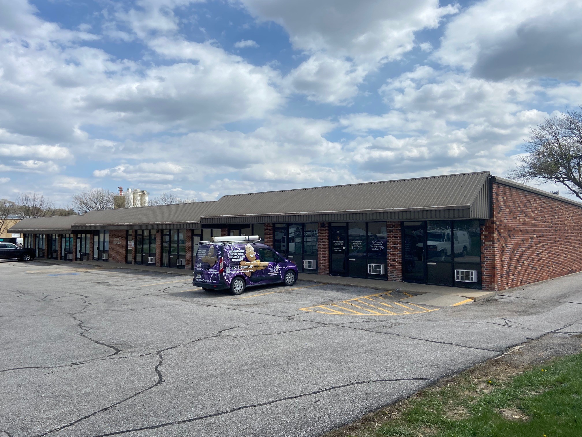 8909 Bedford Cir, Omaha, NE 68134