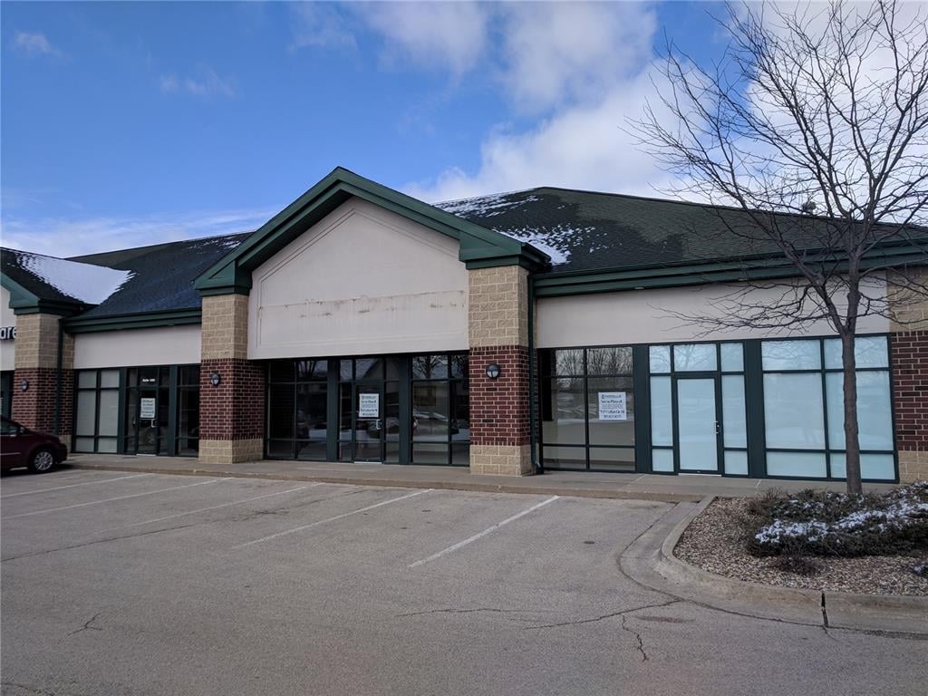 576 Boyson Rd NE, Cedar Rapids, IA 52402