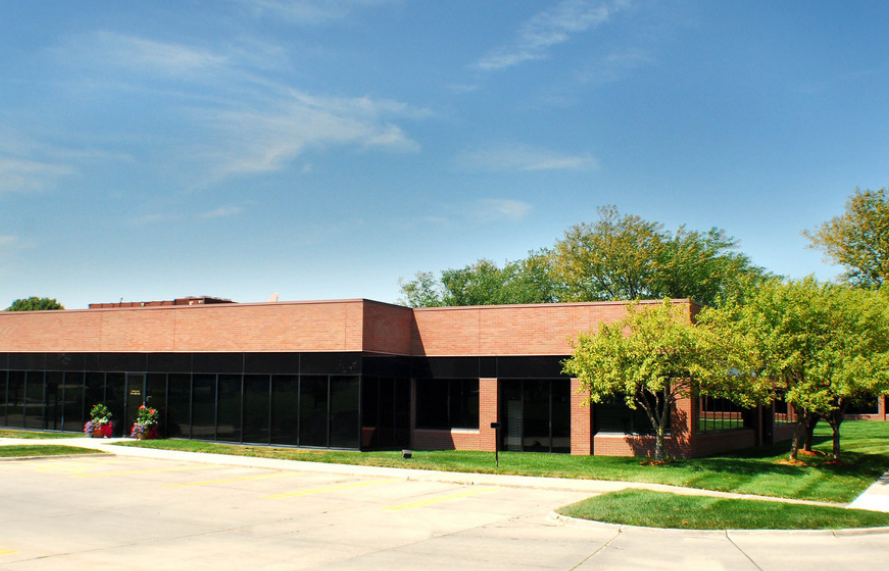 6905 Vista Dr, West Des Moines, IA 50266