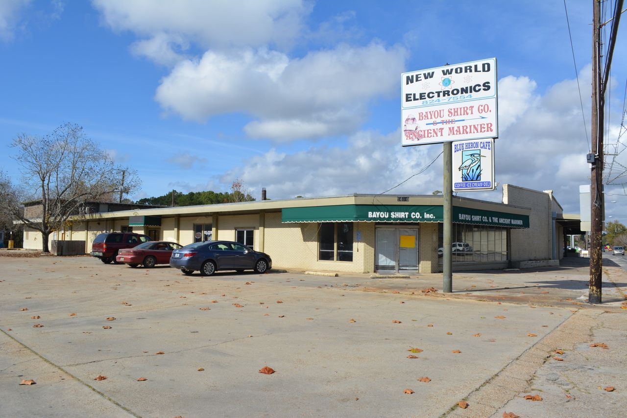 14060 S Wintzell Ave, Bayou La Batre, AL 36509