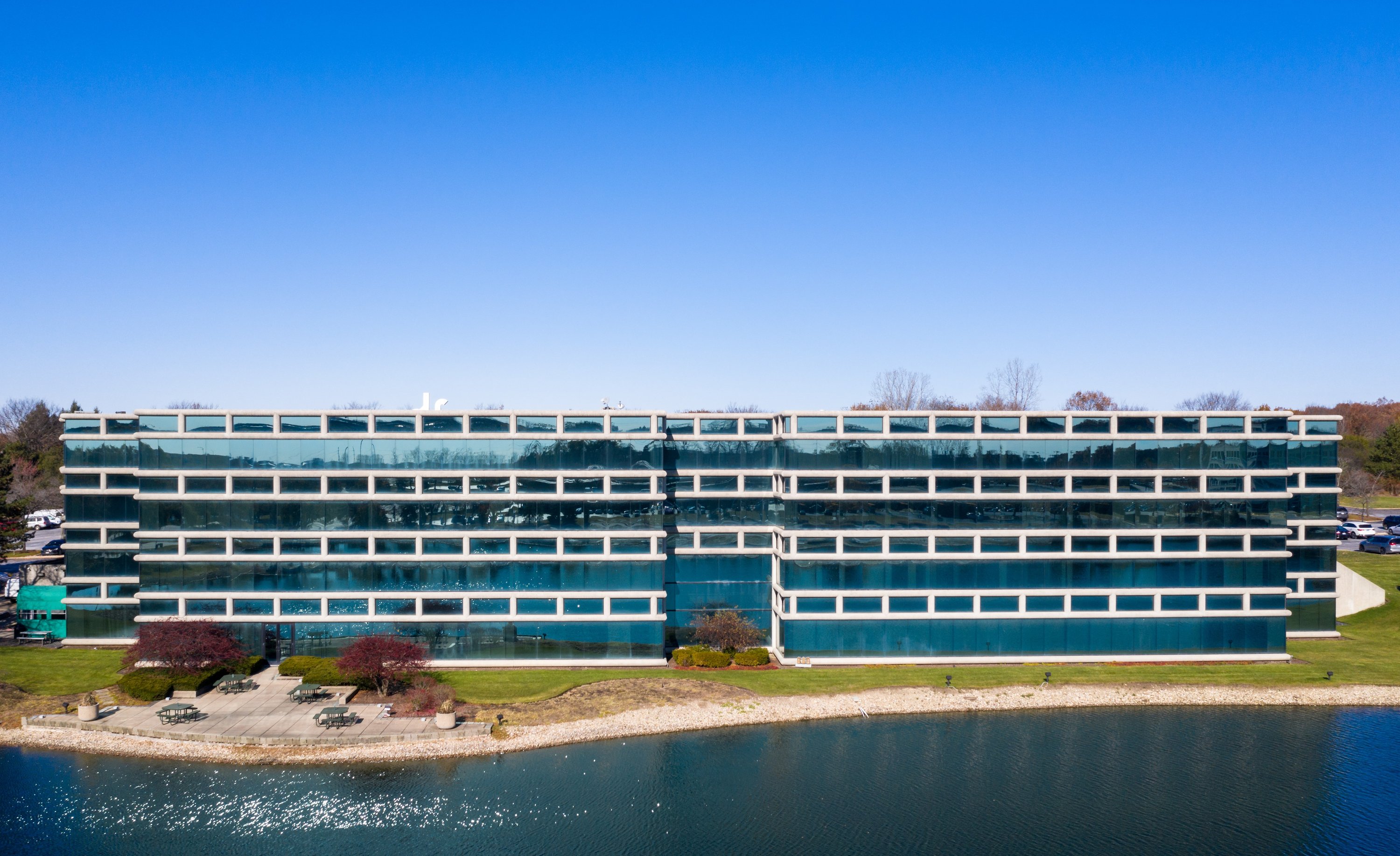 2801 Lakeside Dr, Deerfield, IL 60015
