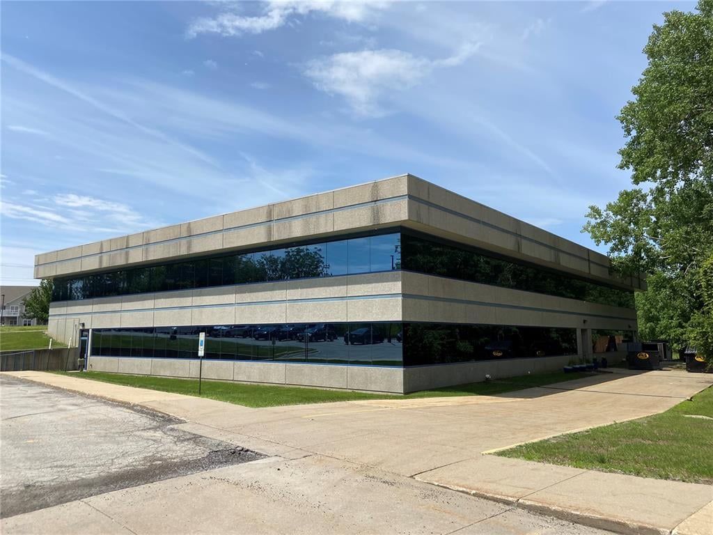 6300 Rockwell Dr NE, Cedar Rapids, IA 52402