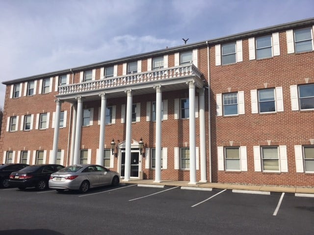 6 Hearthstone Ct, Reading, PA 19606