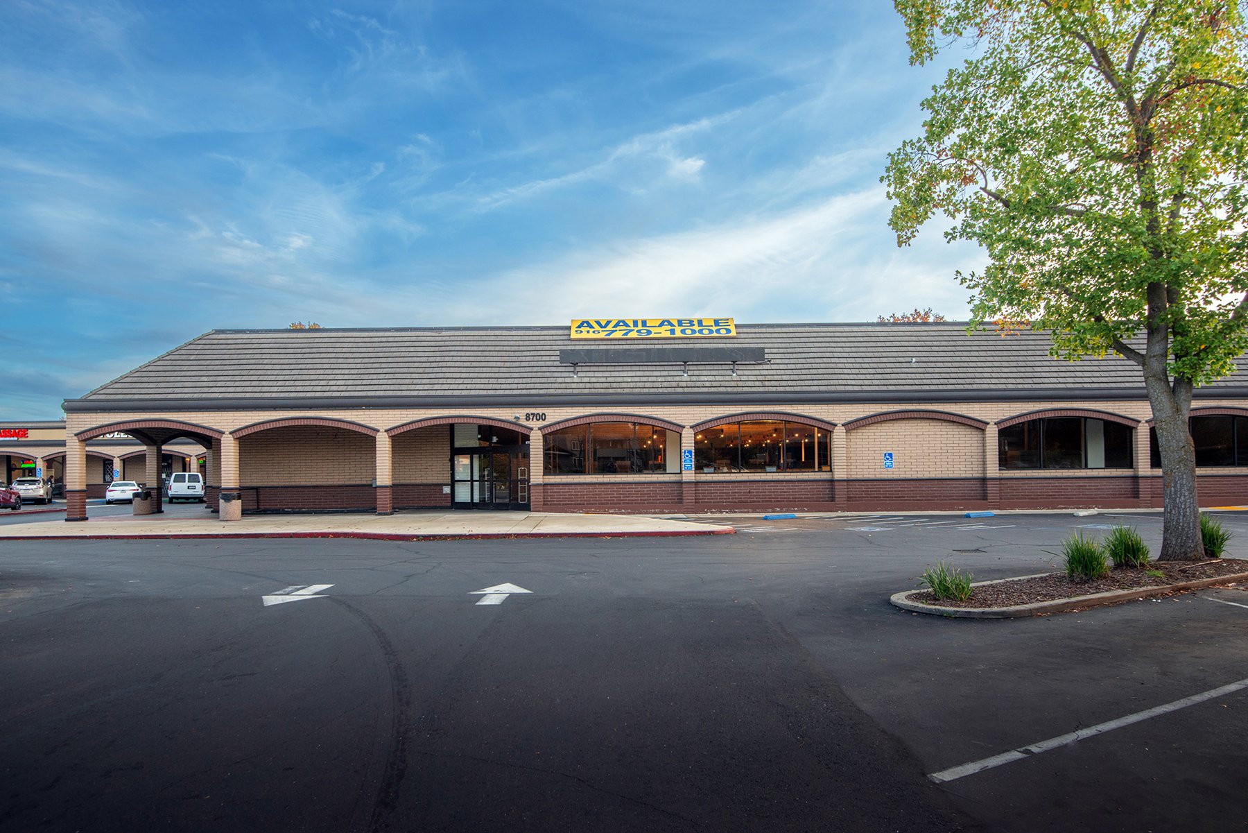 8700 La Riviera Dr, Sacramento, CA 95826