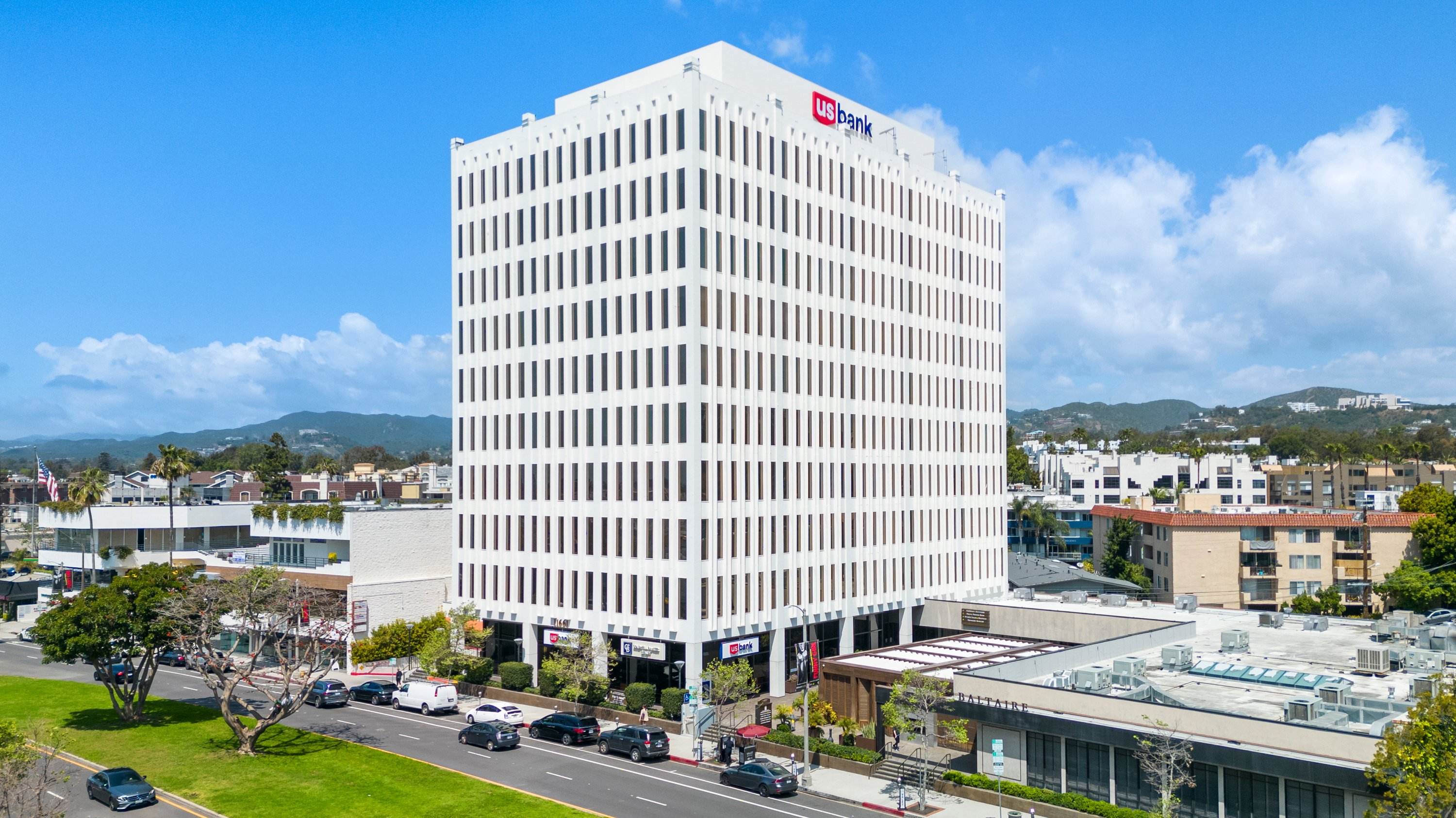 11661 San Vicente Blvd, Los Angeles, CA 90049