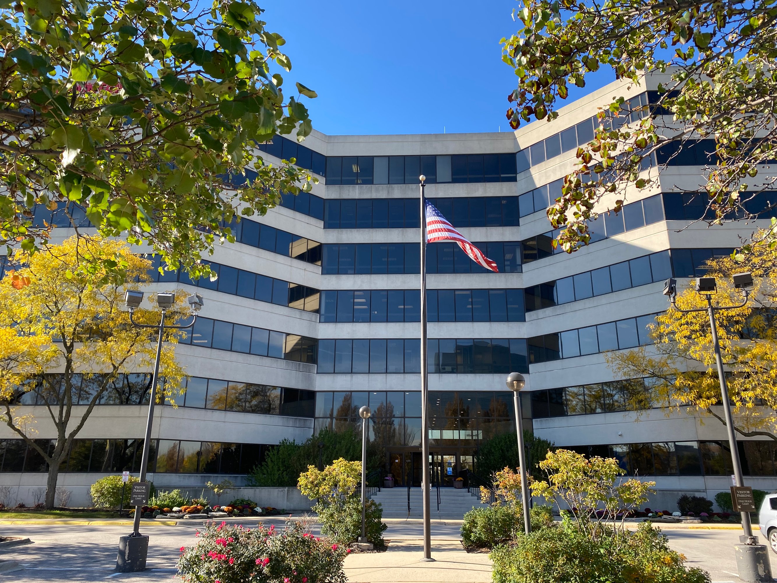 1375 Woodfield Rd, Schaumburg, IL 60173