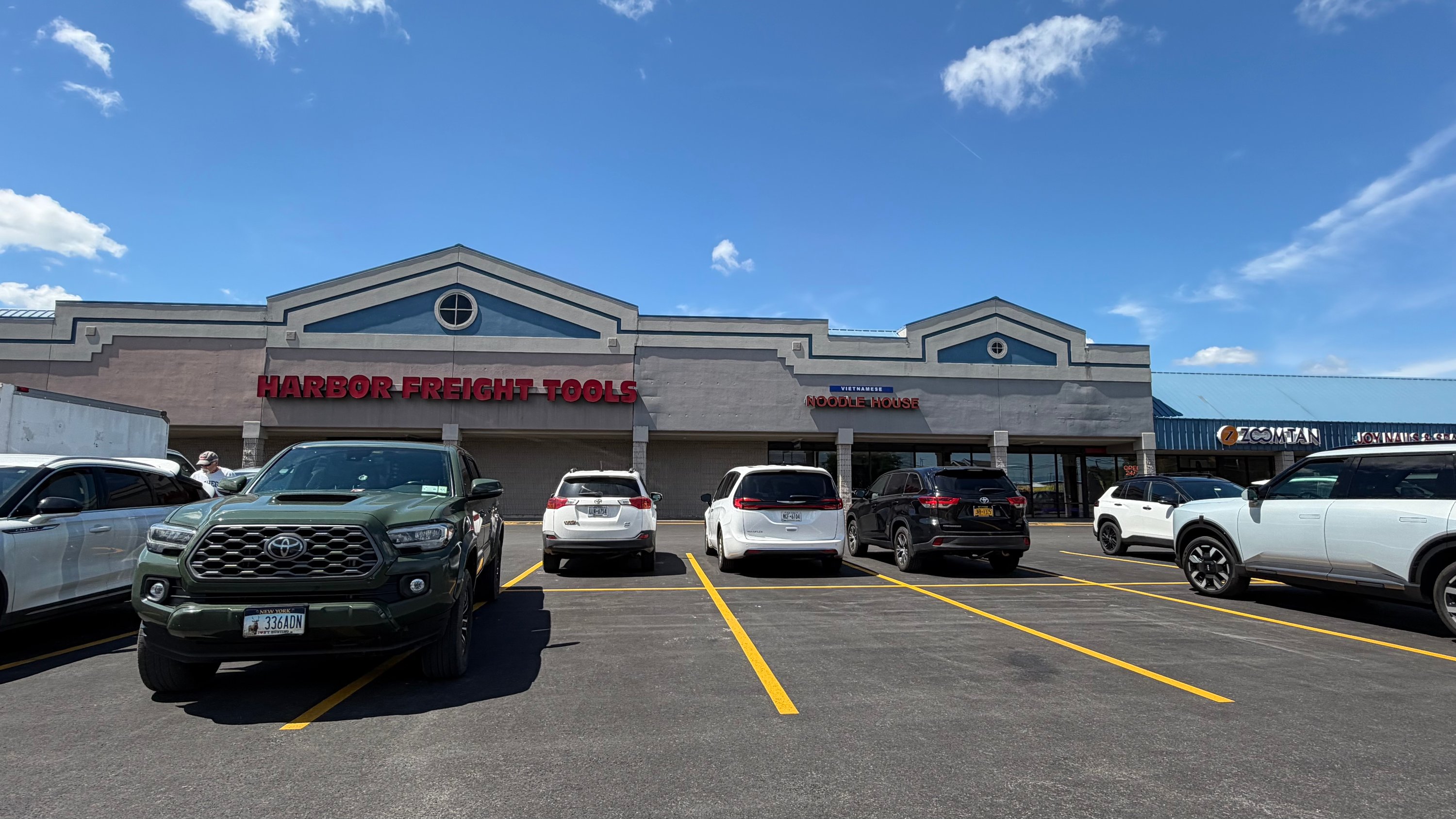 709 N Main St, North Syracuse, NY 13212