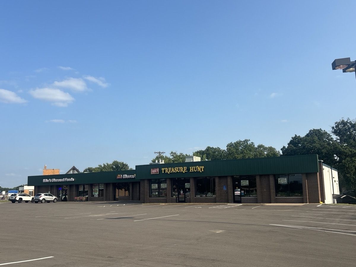 504 E River Rd, Anoka, MN 55303