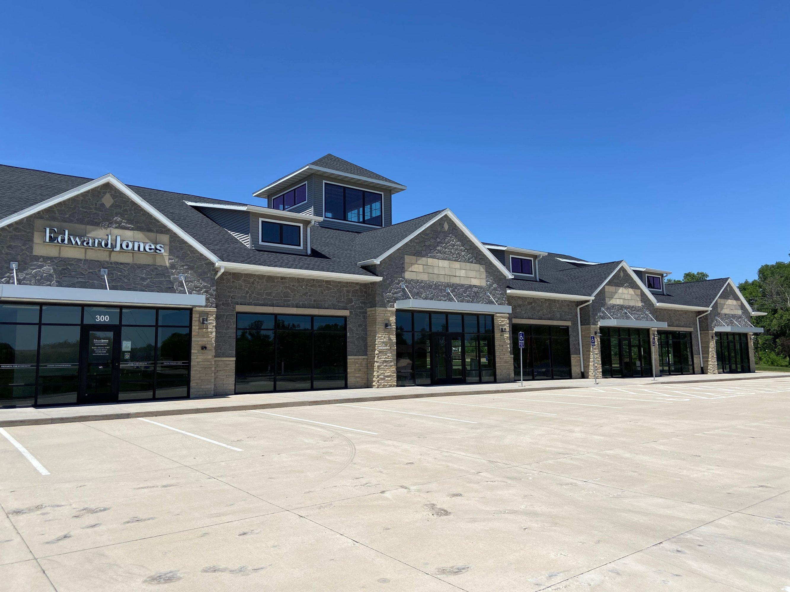 725 Boyson Rd NE, Cedar Rapids, IA 52402