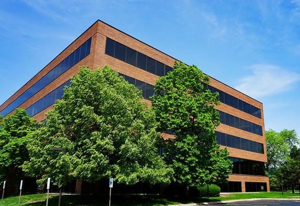 300 Knightsbridge Pkwy, Lincolnshire, IL 60069
