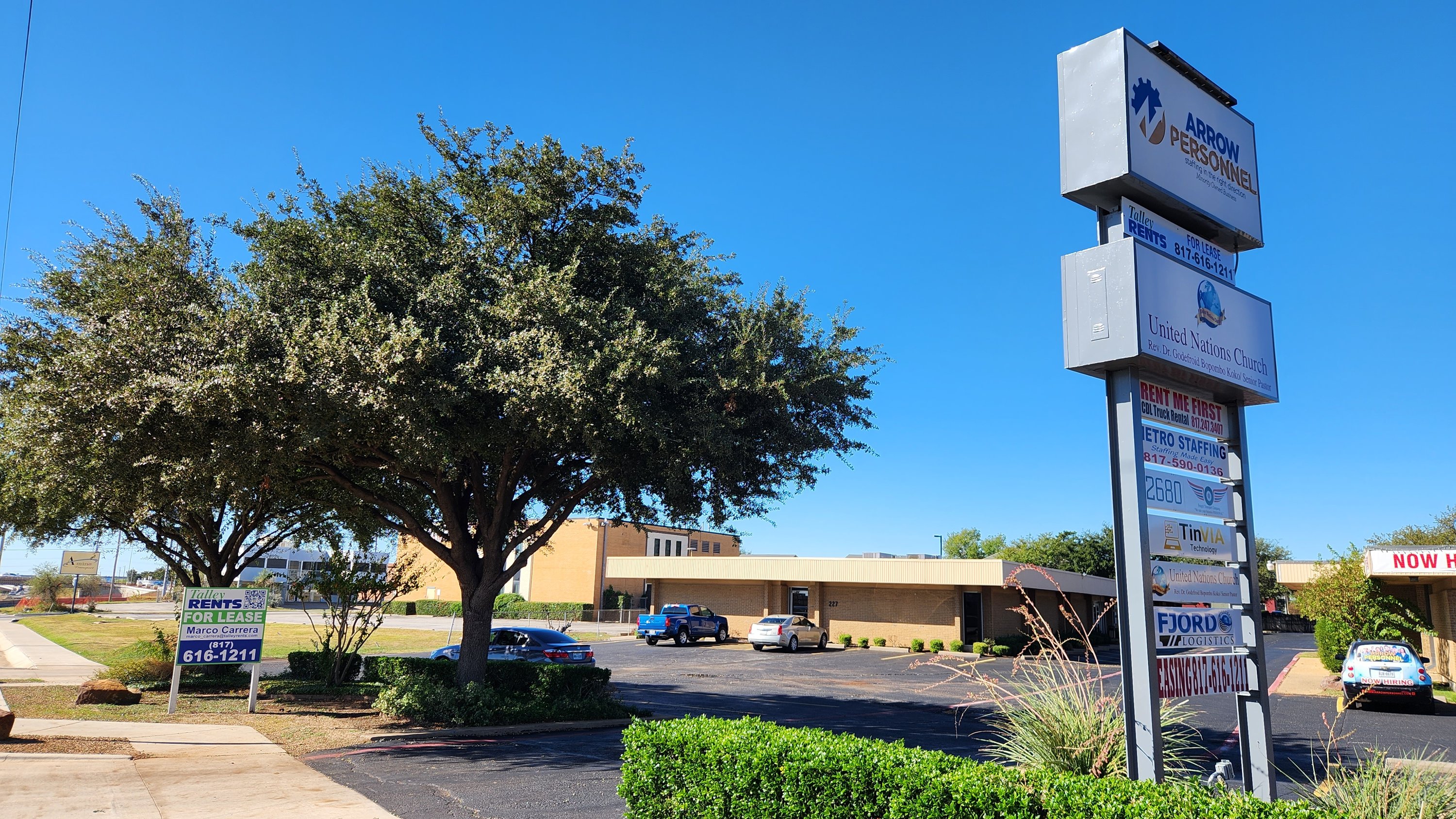 227 Loop 820 NE, Hurst, TX 76053