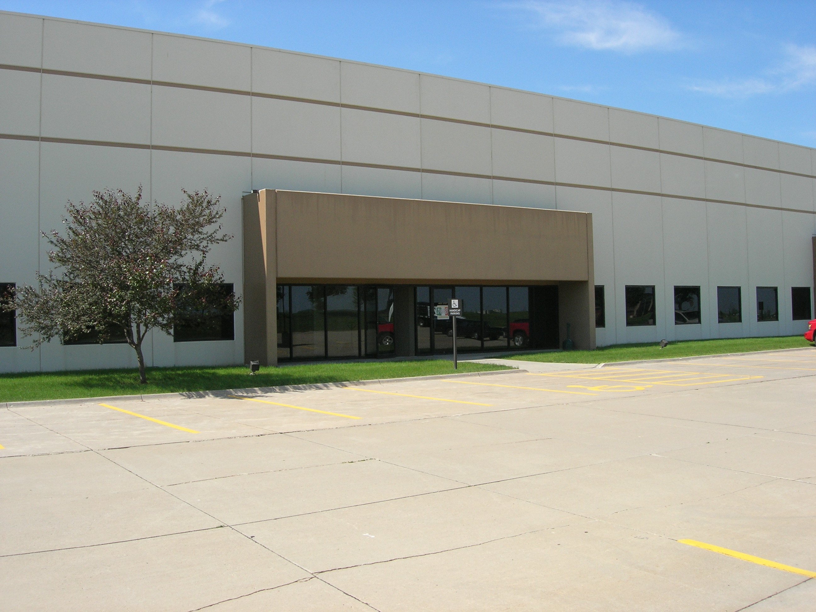 4401 121 St, Urbandale, IA 50323