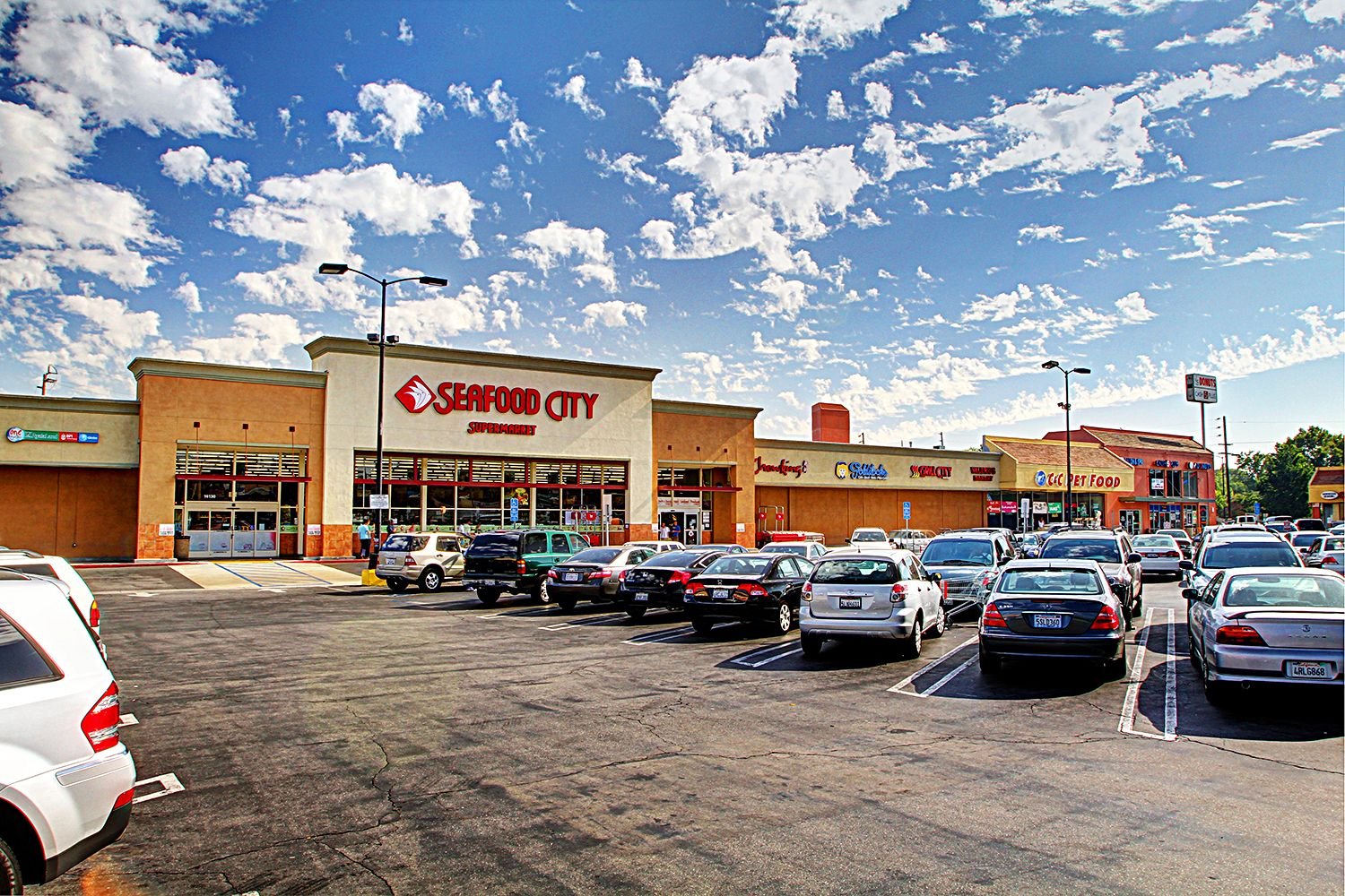 16130-16144 Nordhoff St, North Hills, CA 91331