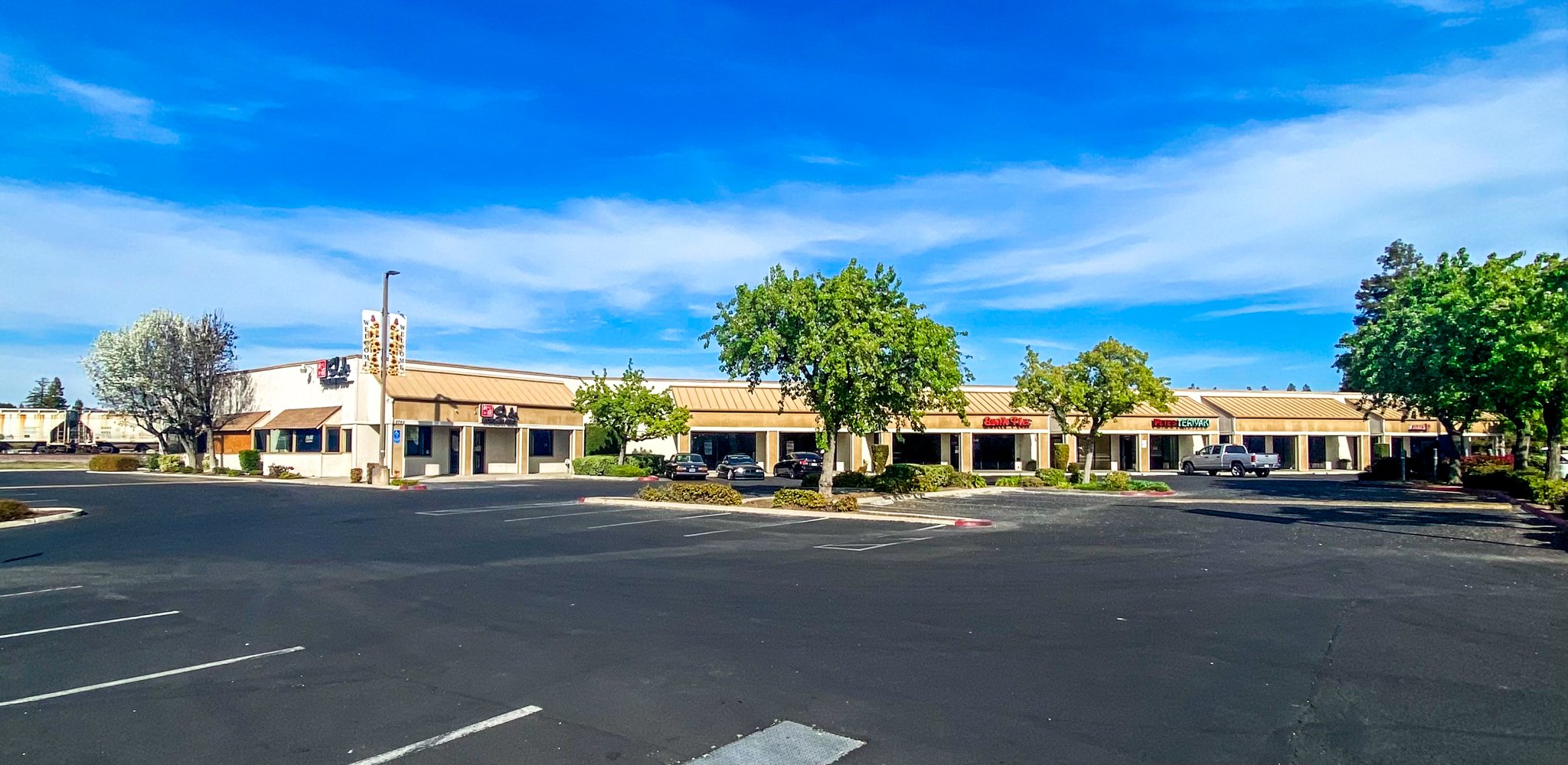 2700 W Shaw Ave, Fresno, CA 93711