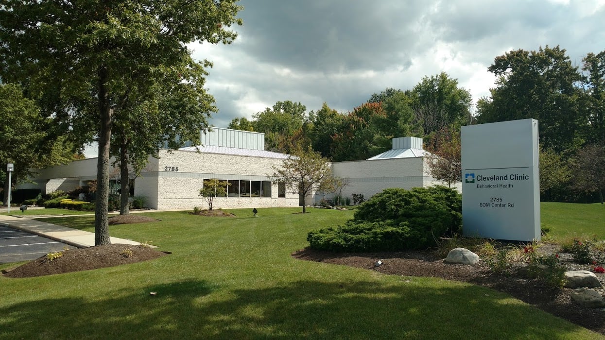 2785 Som Center Rd, Willoughby Hills, OH 44094