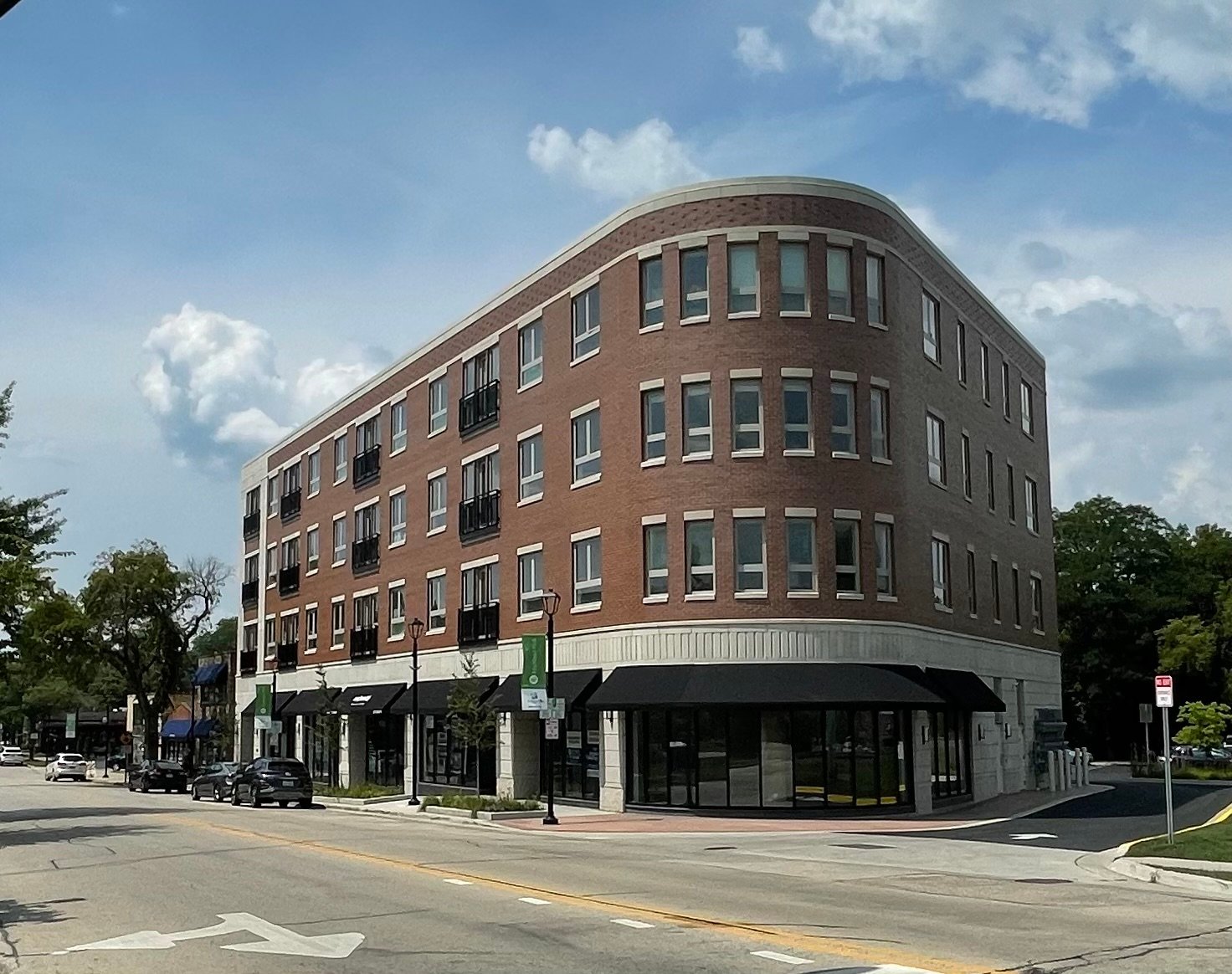 555 Roger Williams Ave, Highland Park, IL 60035