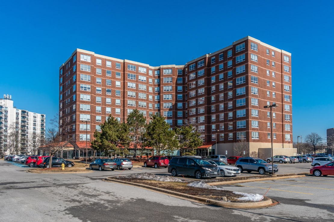 8975 W Golf Rd, Niles, IL 60714