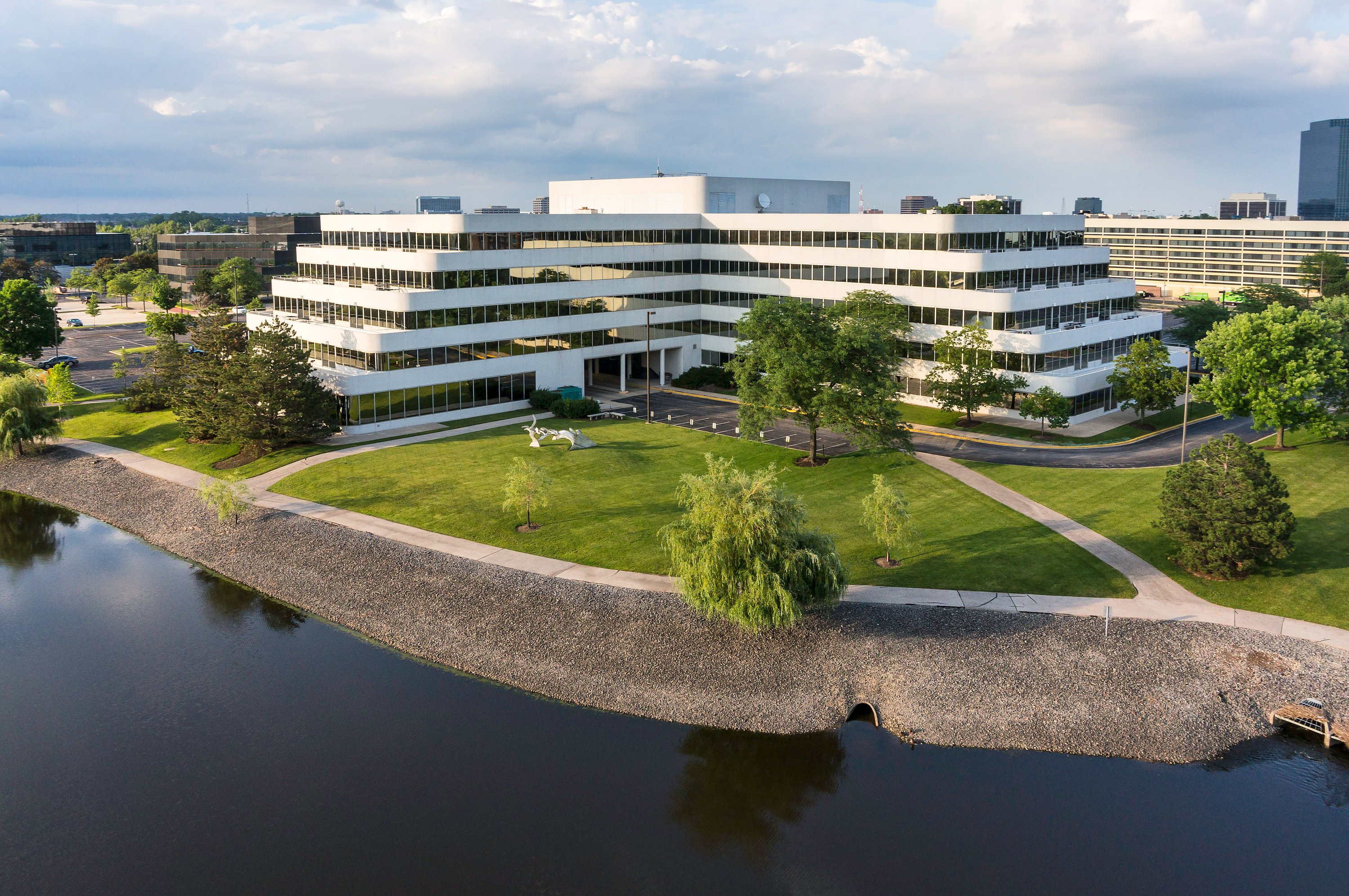 1100 Woodfield Rd, Schaumburg, IL 60173