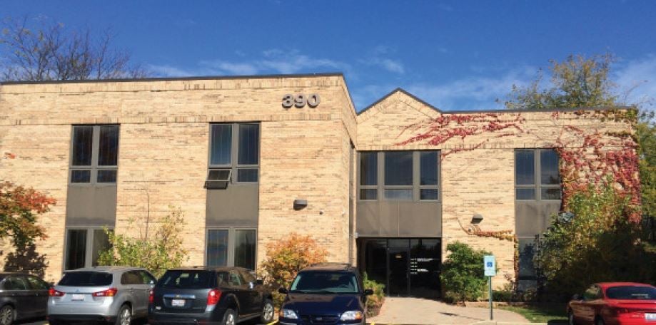 390 E Devon Ave, Roselle, IL 60172