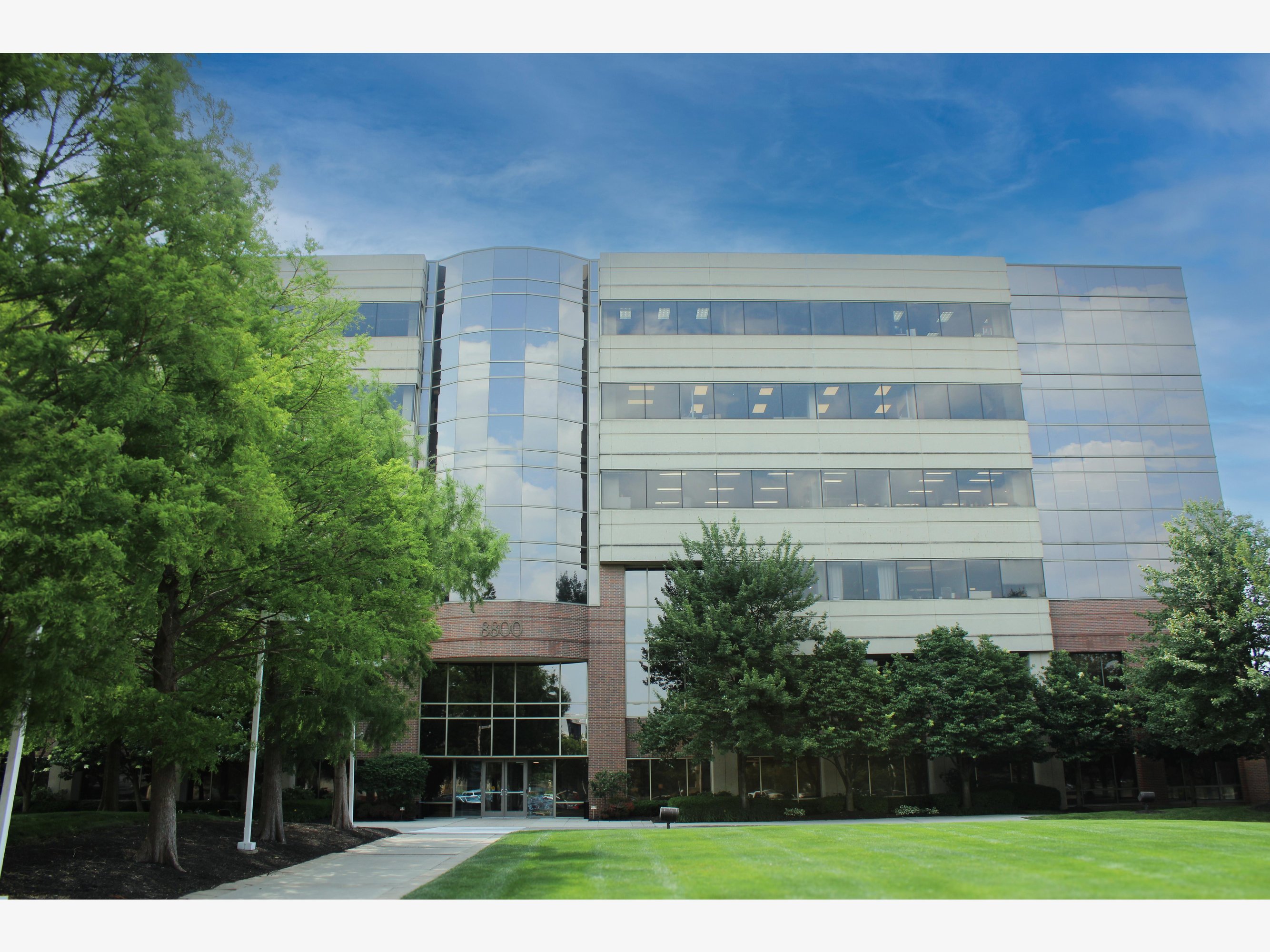 8800 Lyra Dr, Columbus, OH 43240