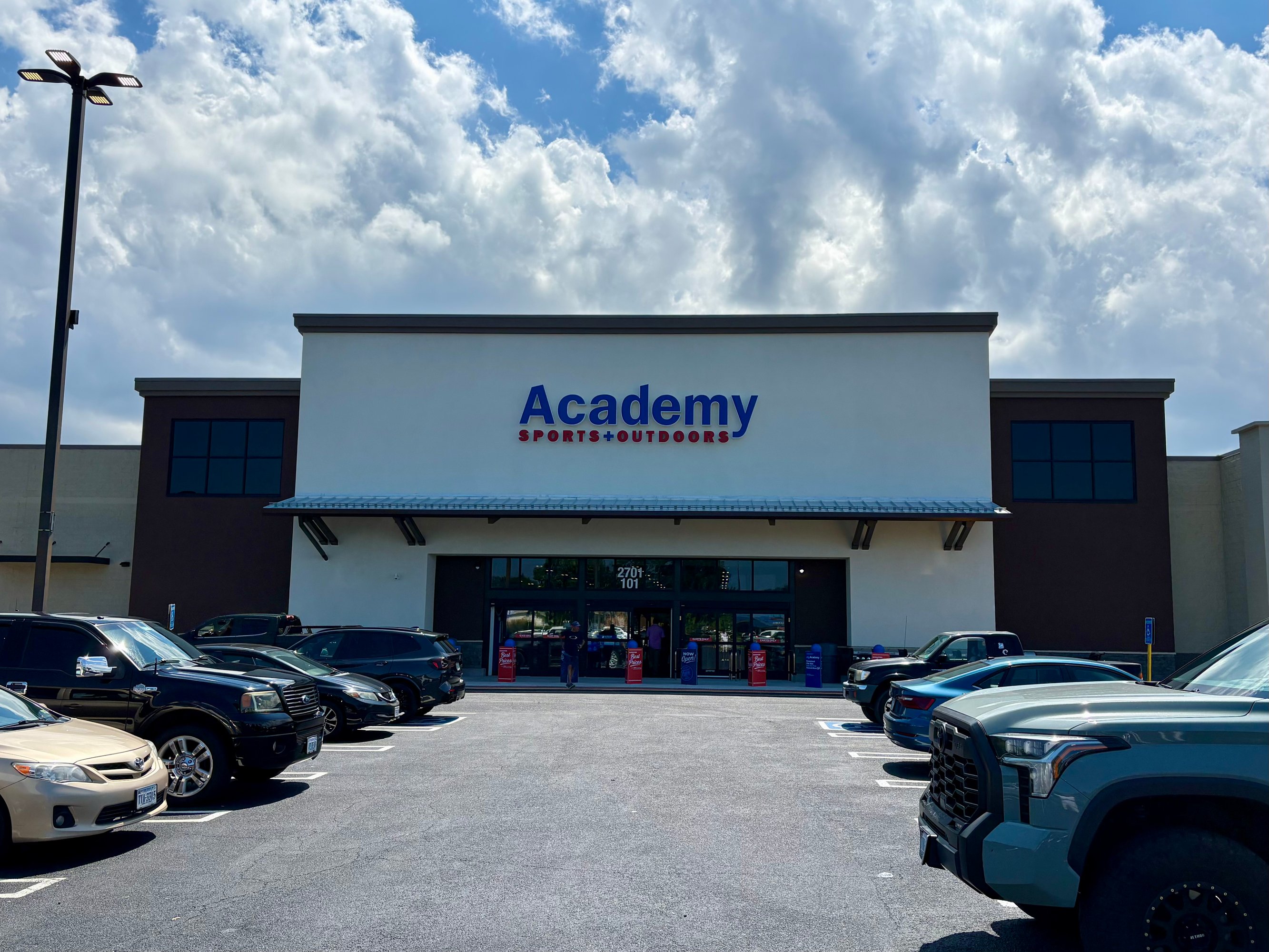 2701 N Mall Dr, Virginia Beach, VA 23452
