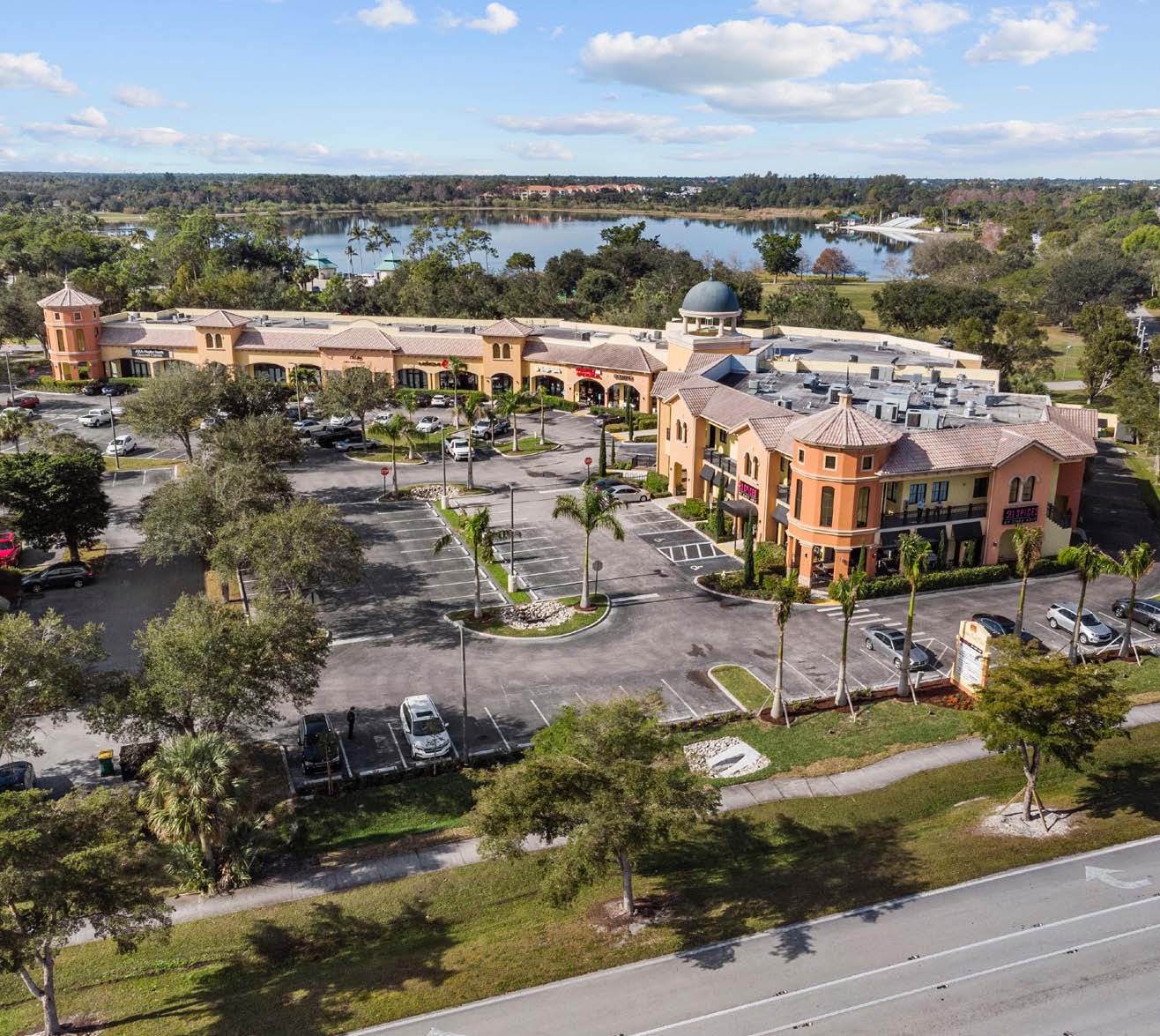 4270 Tamiami Trl E, Naples, FL 34112