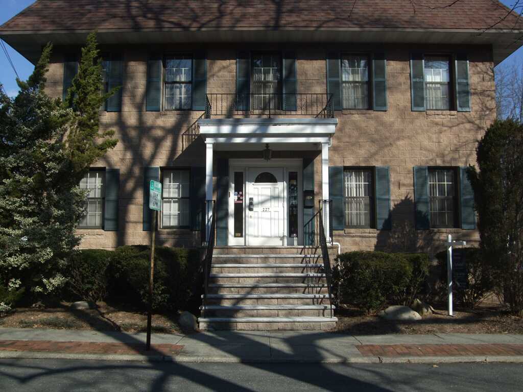 227 1St St, Ho Ho Kus, NJ 07423