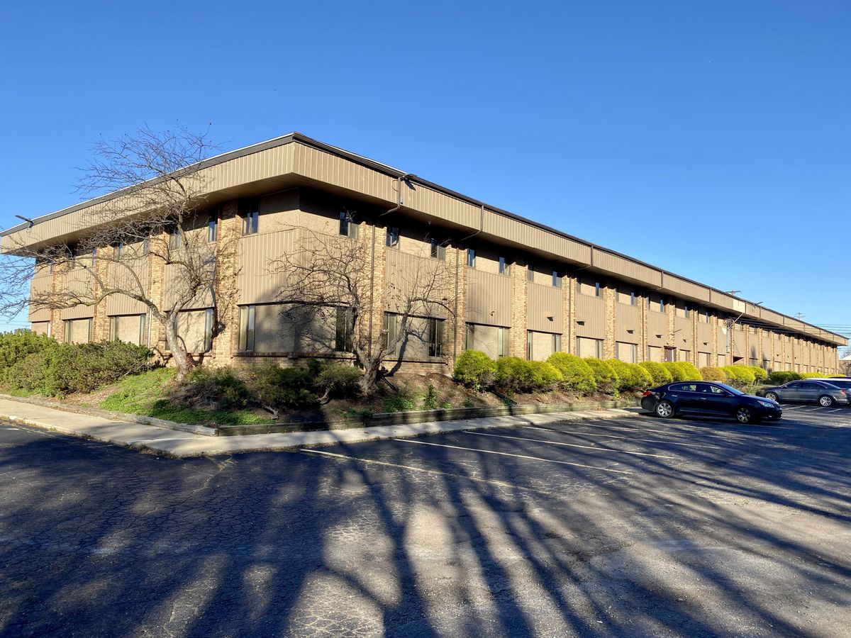 913 W Holmes Rd, Lansing, MI 48910