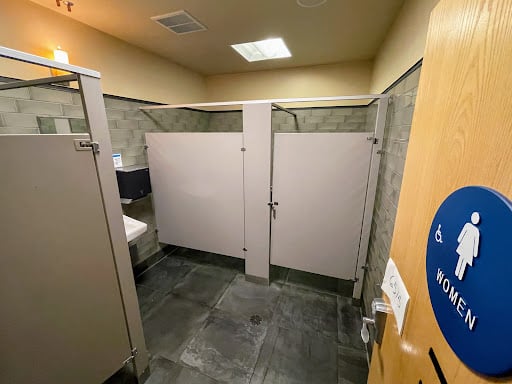 818428