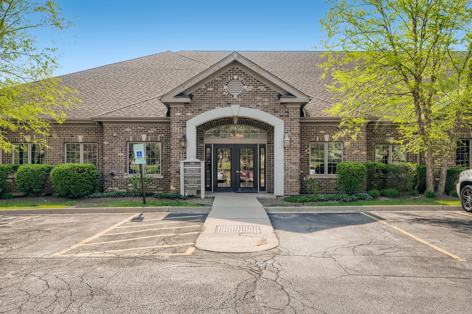 108 S Wynstone Park Dr, North Barrington, IL 60010