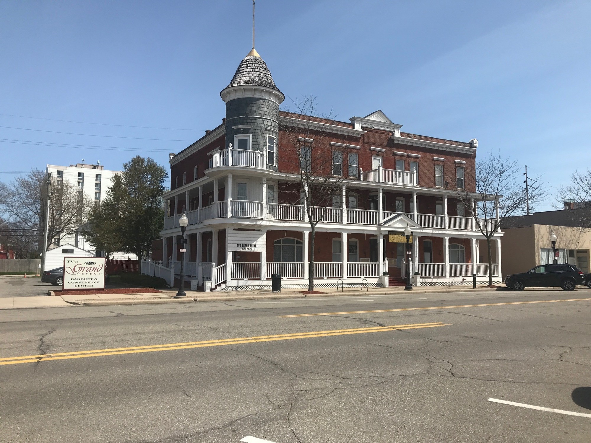 2651 W Jefferson Ave, Trenton, MI 48183