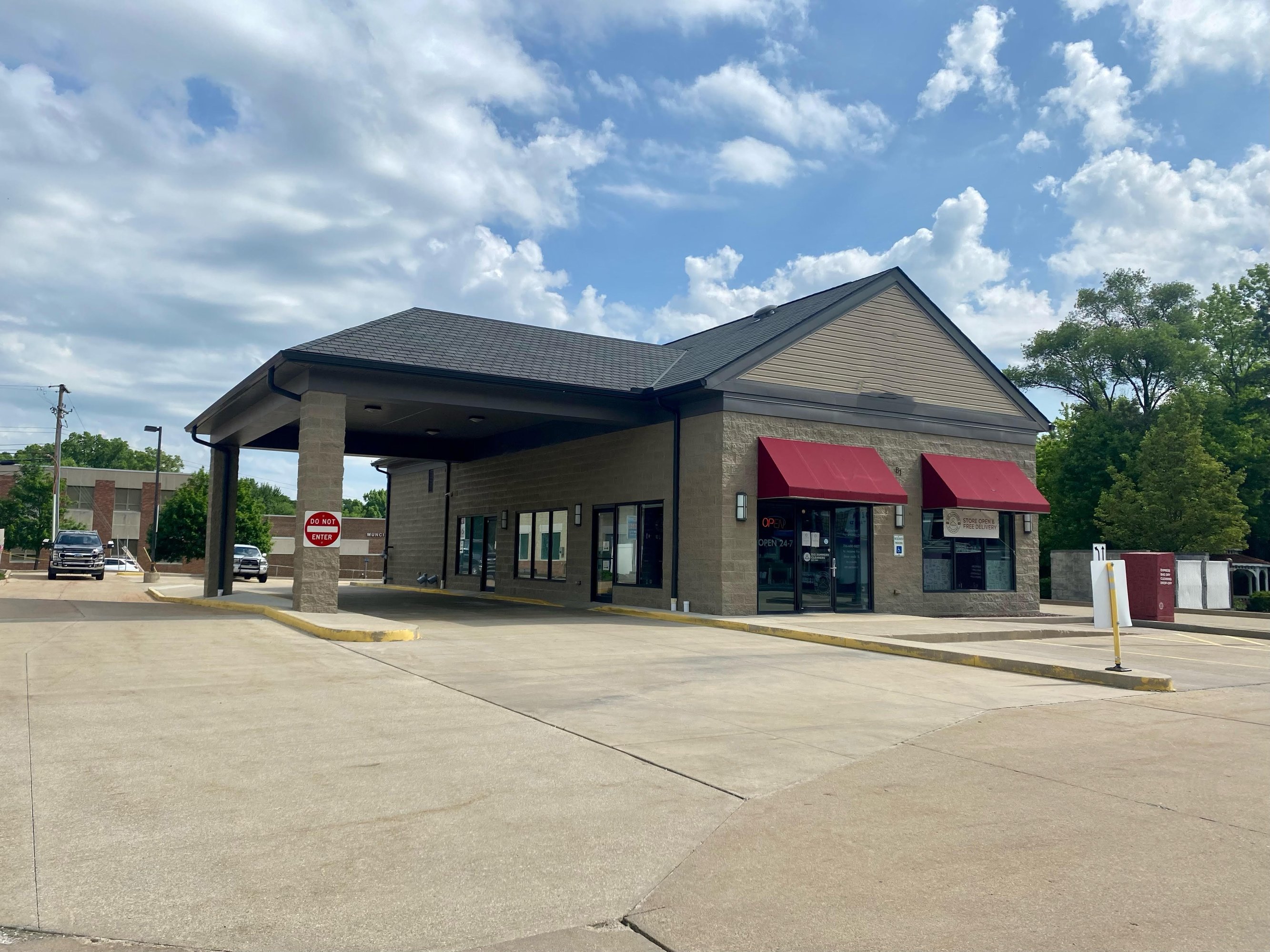 81 E Aurora Rd, Northfield, OH 44067