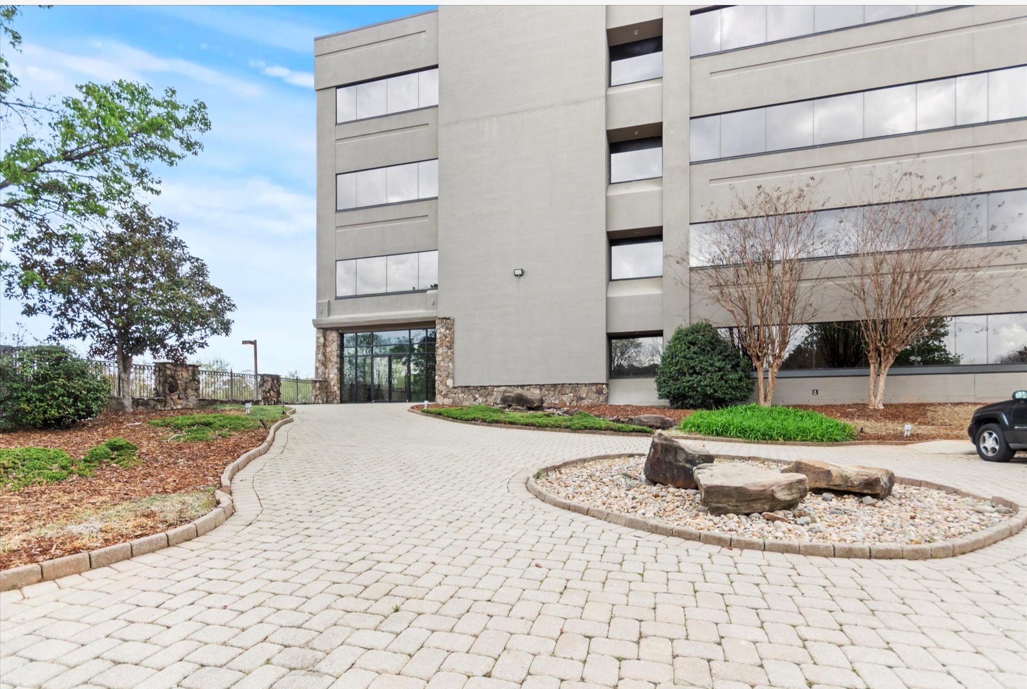 215 Wynn Dr NW, Huntsville, AL 35805