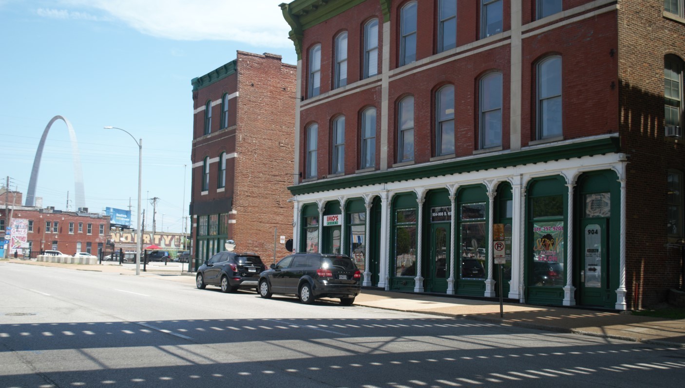 904 S 4Th St, Louis, MO 63102
