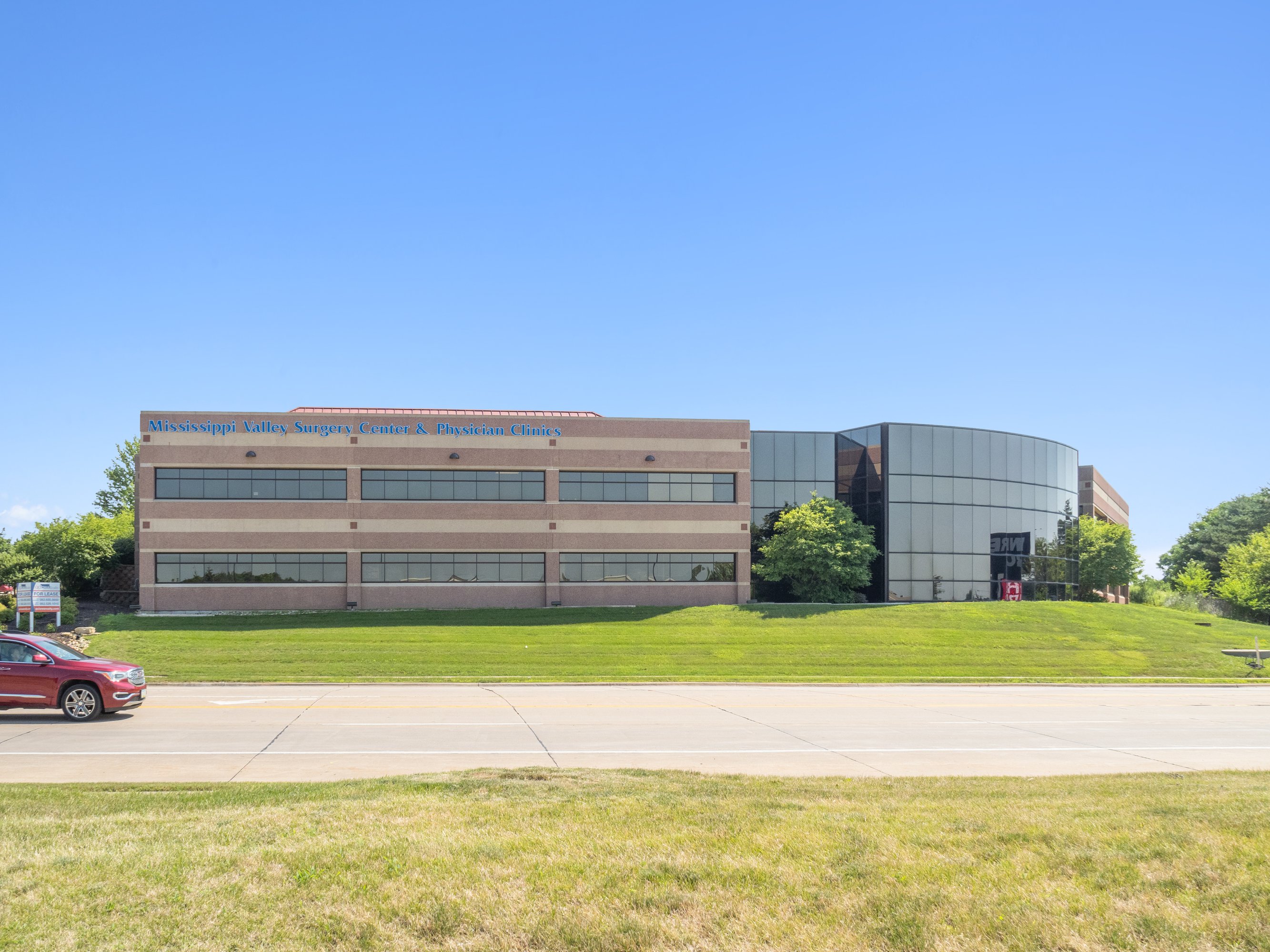 3400 Dexter Ct, Davenport, IA 52807