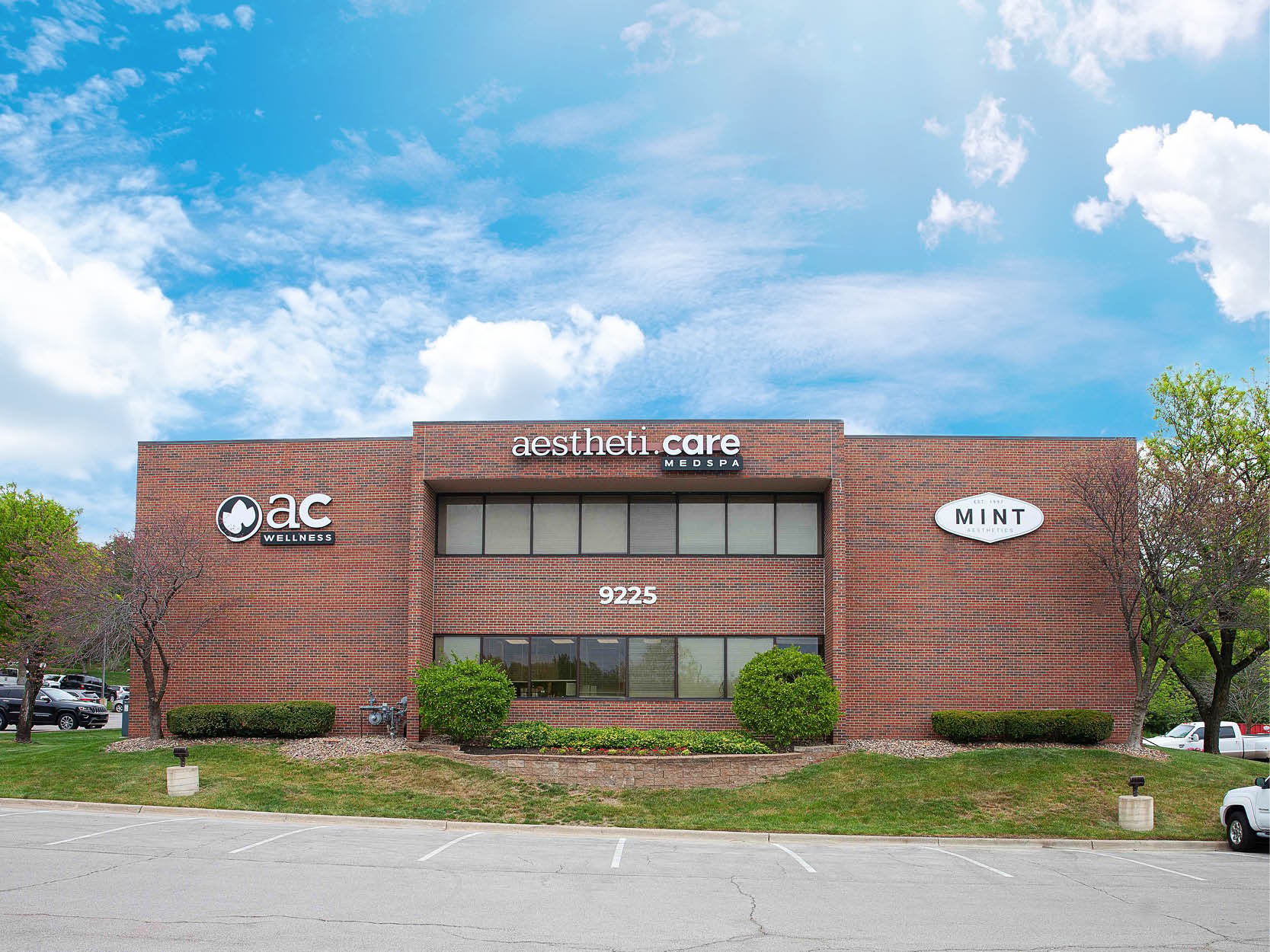 9225 Ward Pkwy, Kansas City, MO 64114