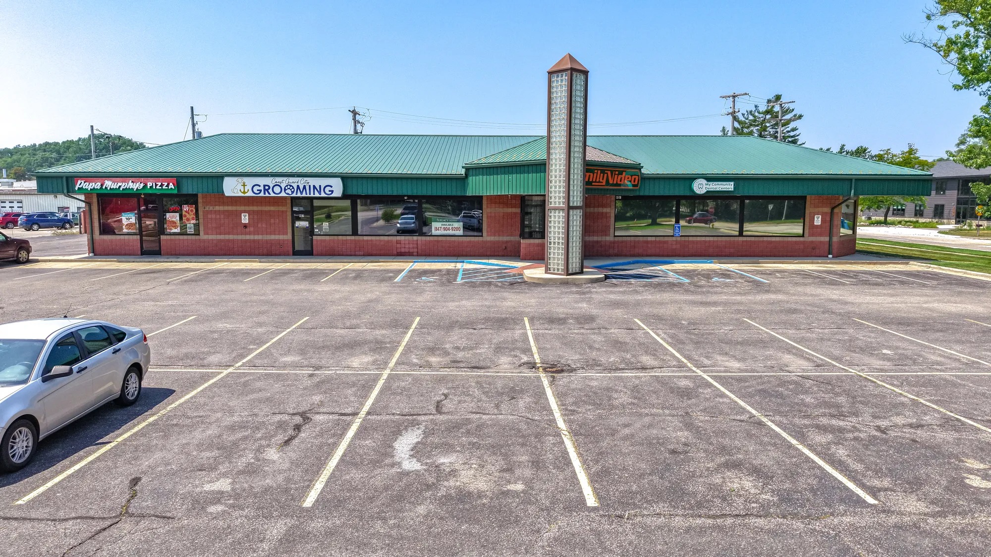 805 S Beacon Blvd, Grand Haven, MI 49417