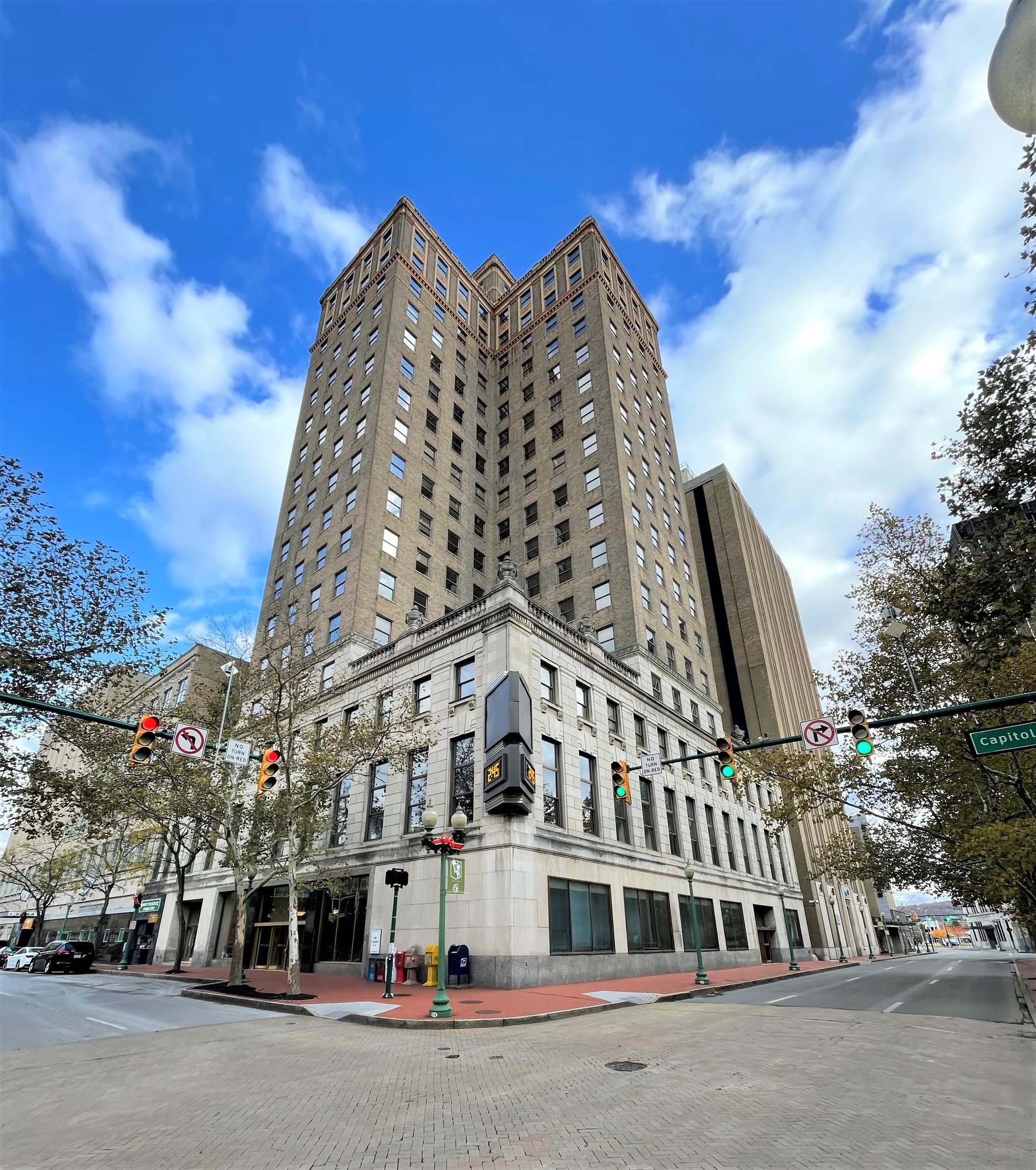 300 Capitol St, Charleston, WV 25301