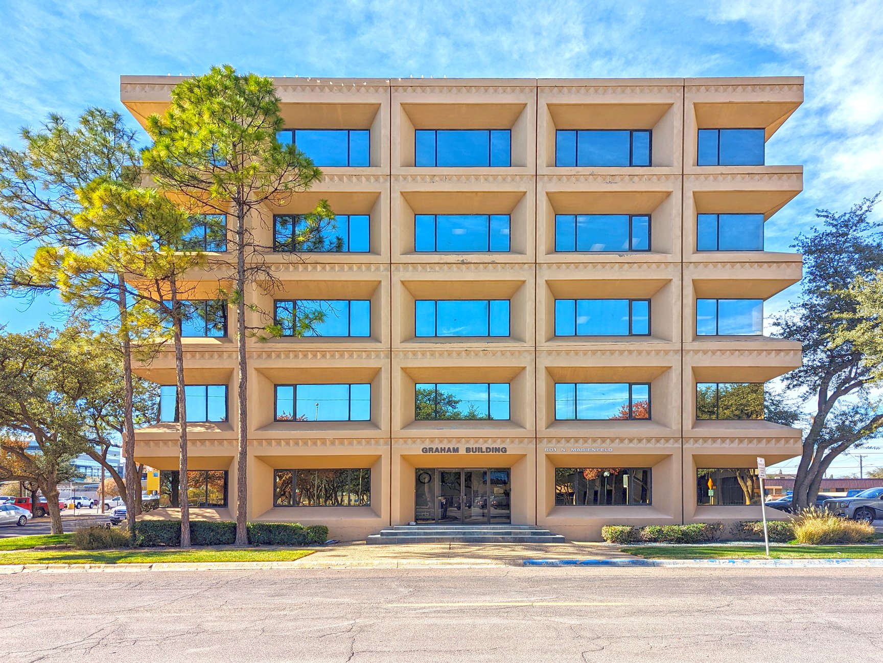 601 N Marienfeld St, Midland, TX 79701