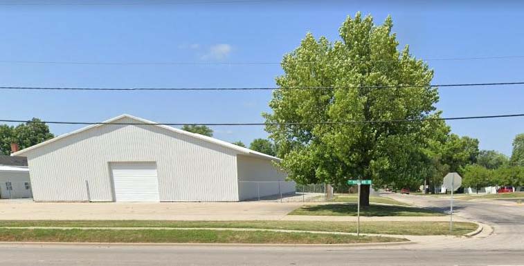 912 Woodlawn Rd, Lincoln, IL 62656