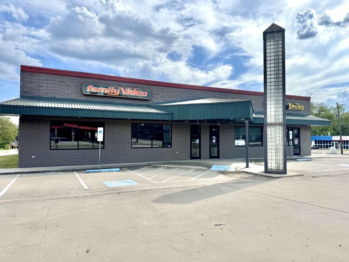 1407 Live Oak St, Commerce, TX 75428