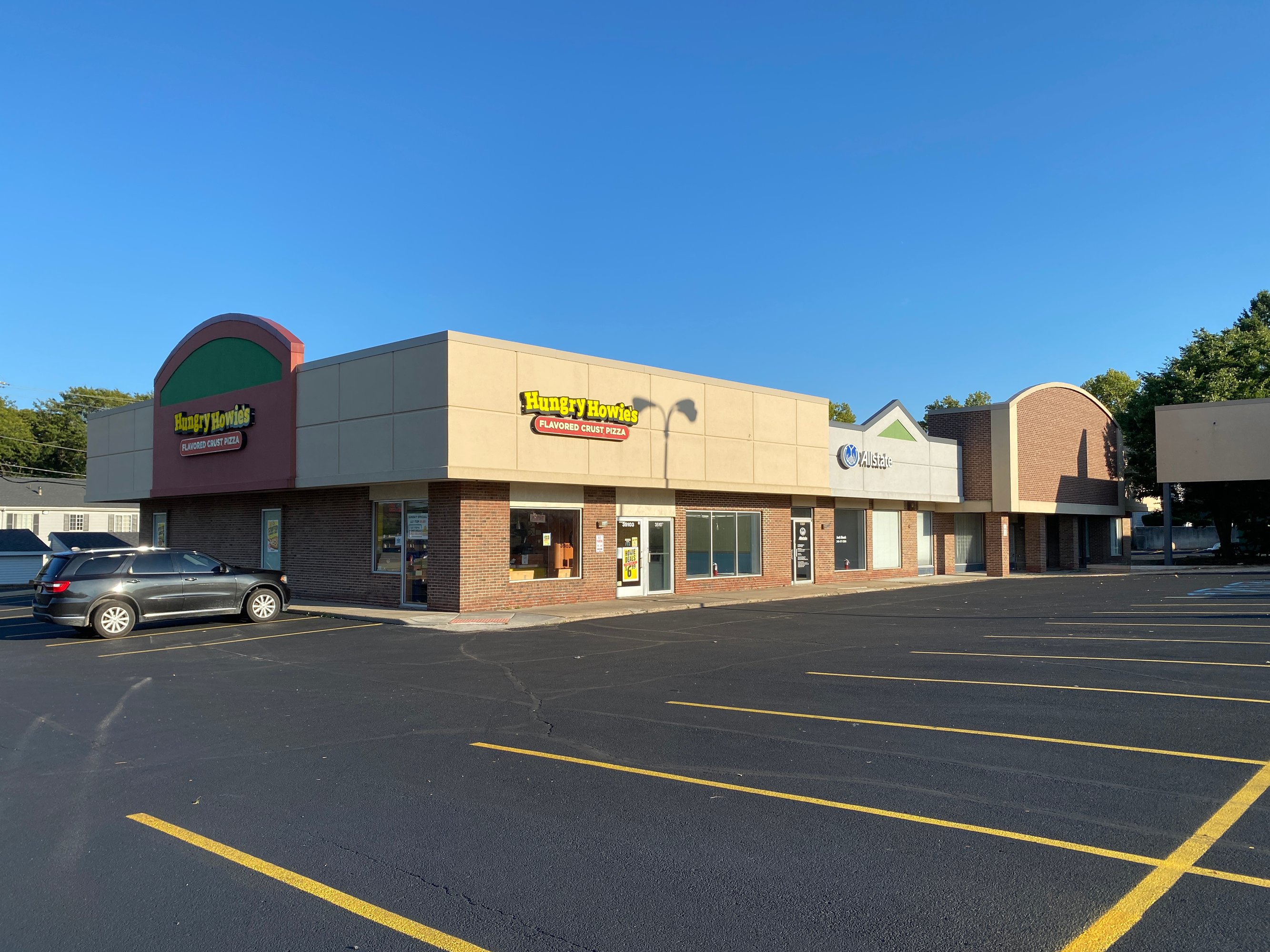 35103 Grand River Ave, Farmington, MI 48335