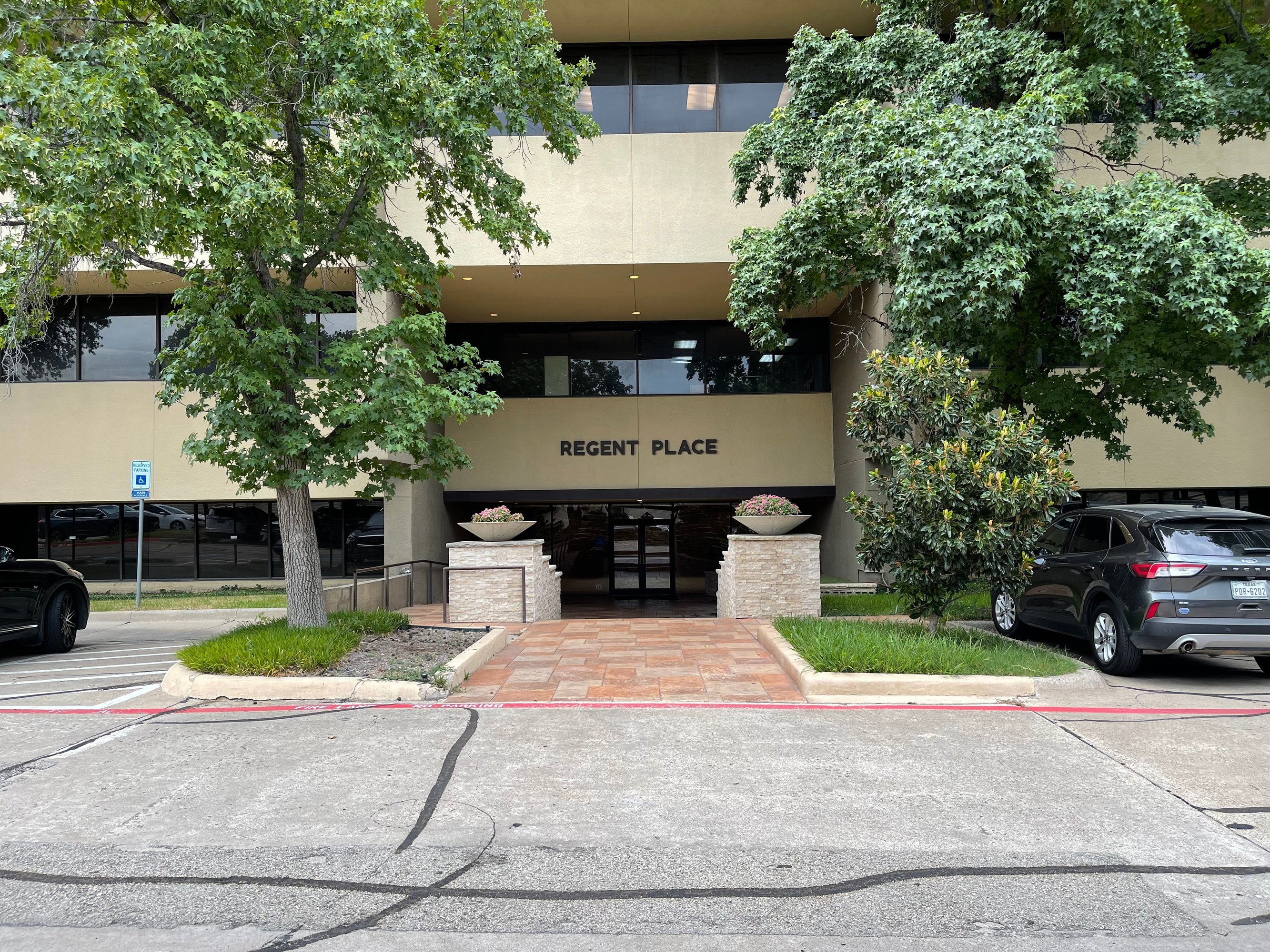 1304 W Walnut Hill Ln, Irving, TX 75038