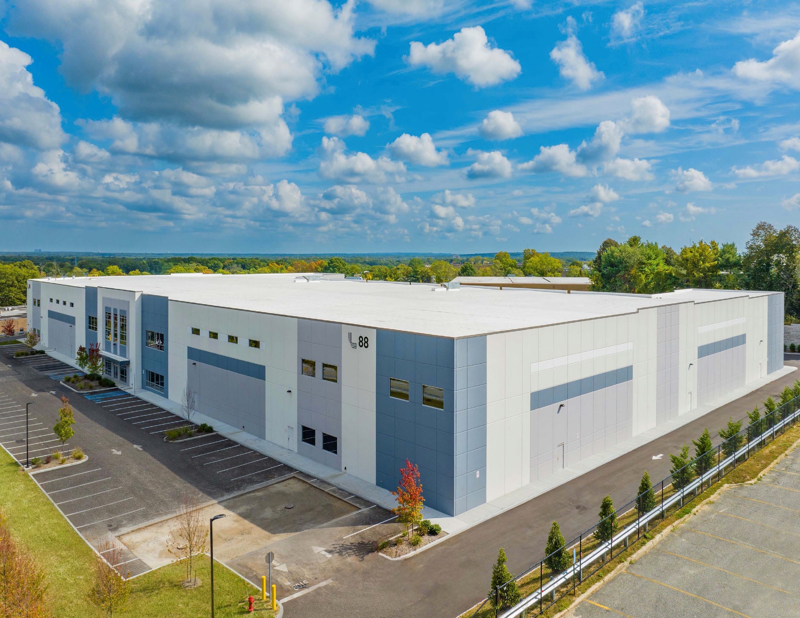 88 Parkway Dr S, Hauppauge, NY 11788